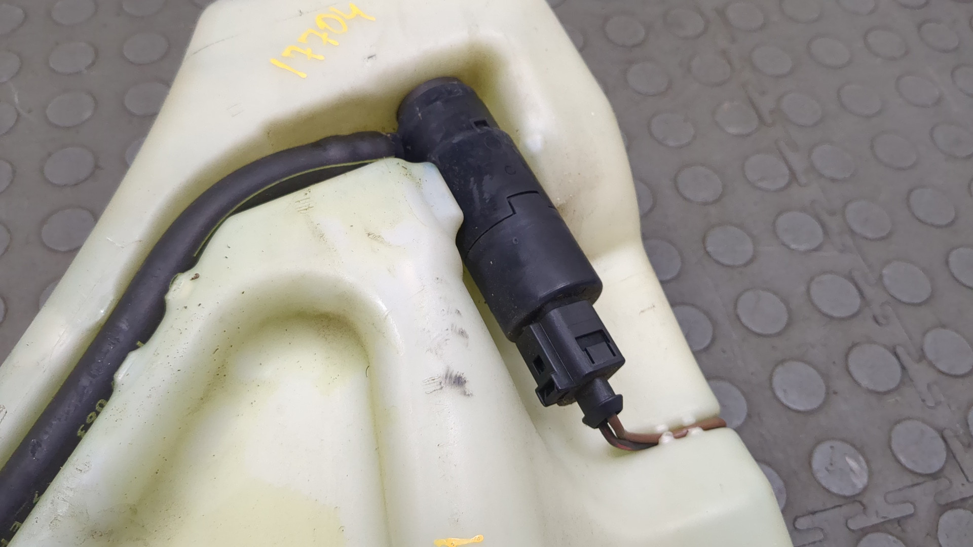 Бачок омывателя лобового стекла