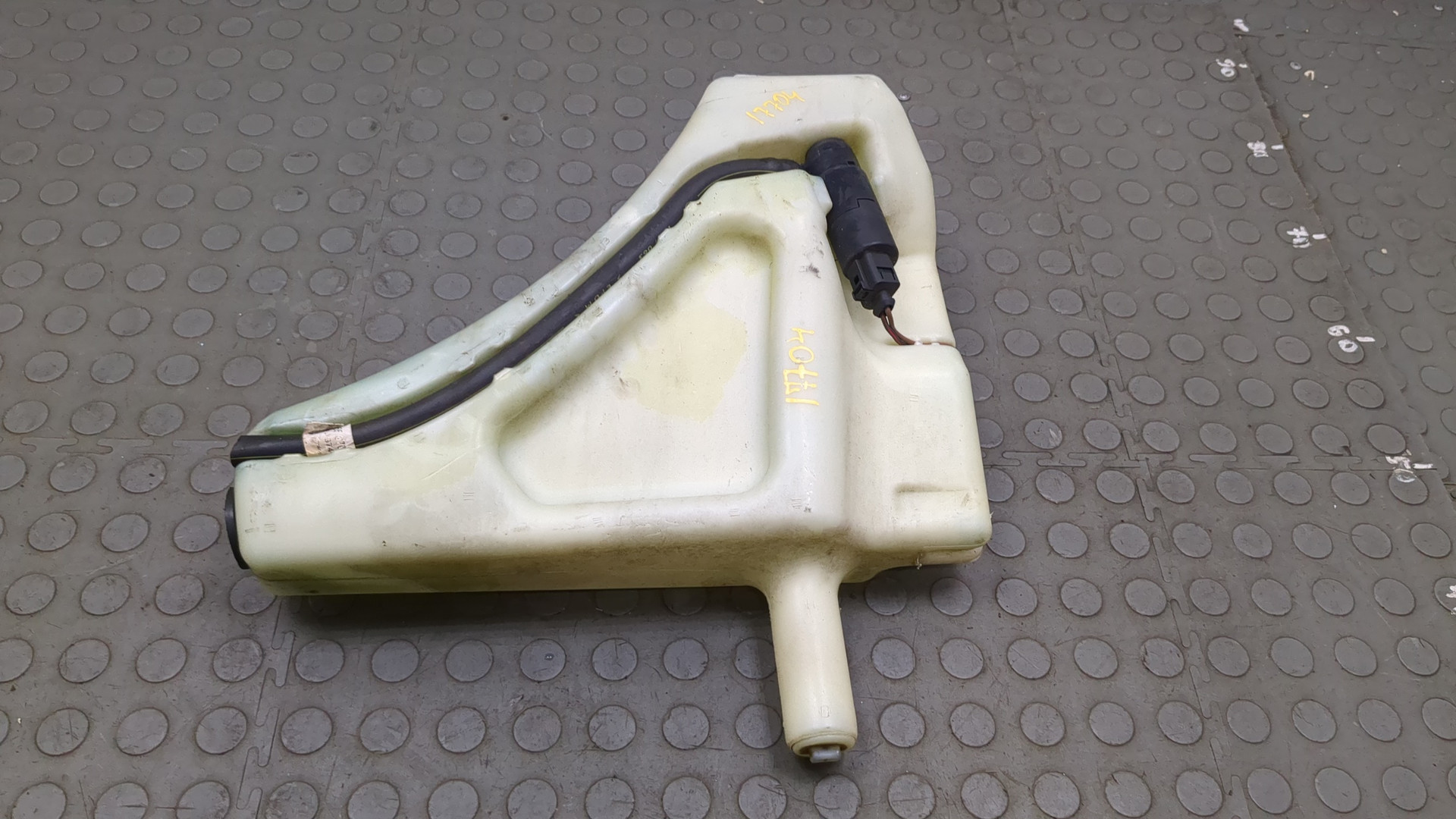 Бачок омывателя лобового стекла