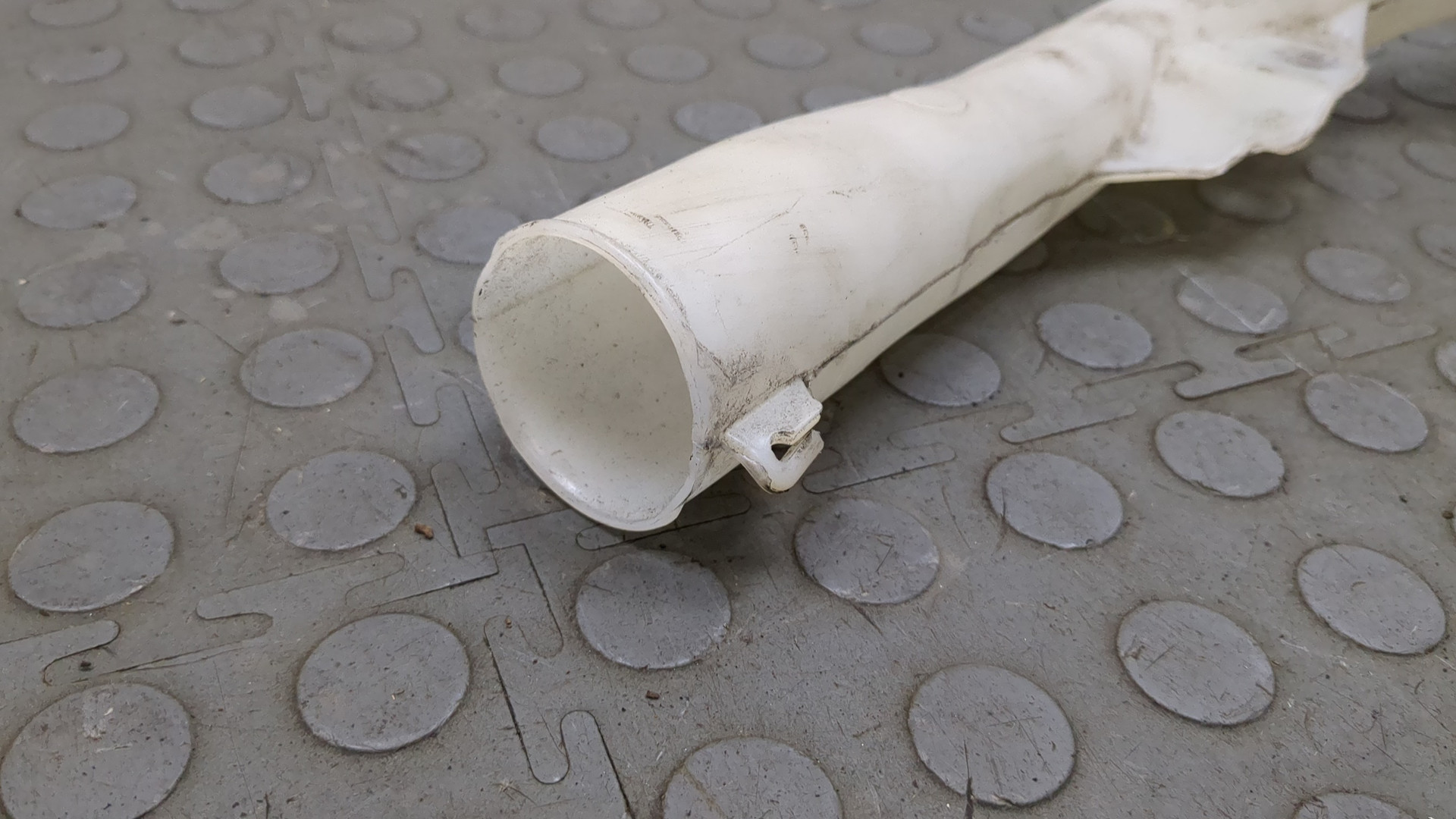 Бачок омывателя лобового стекла