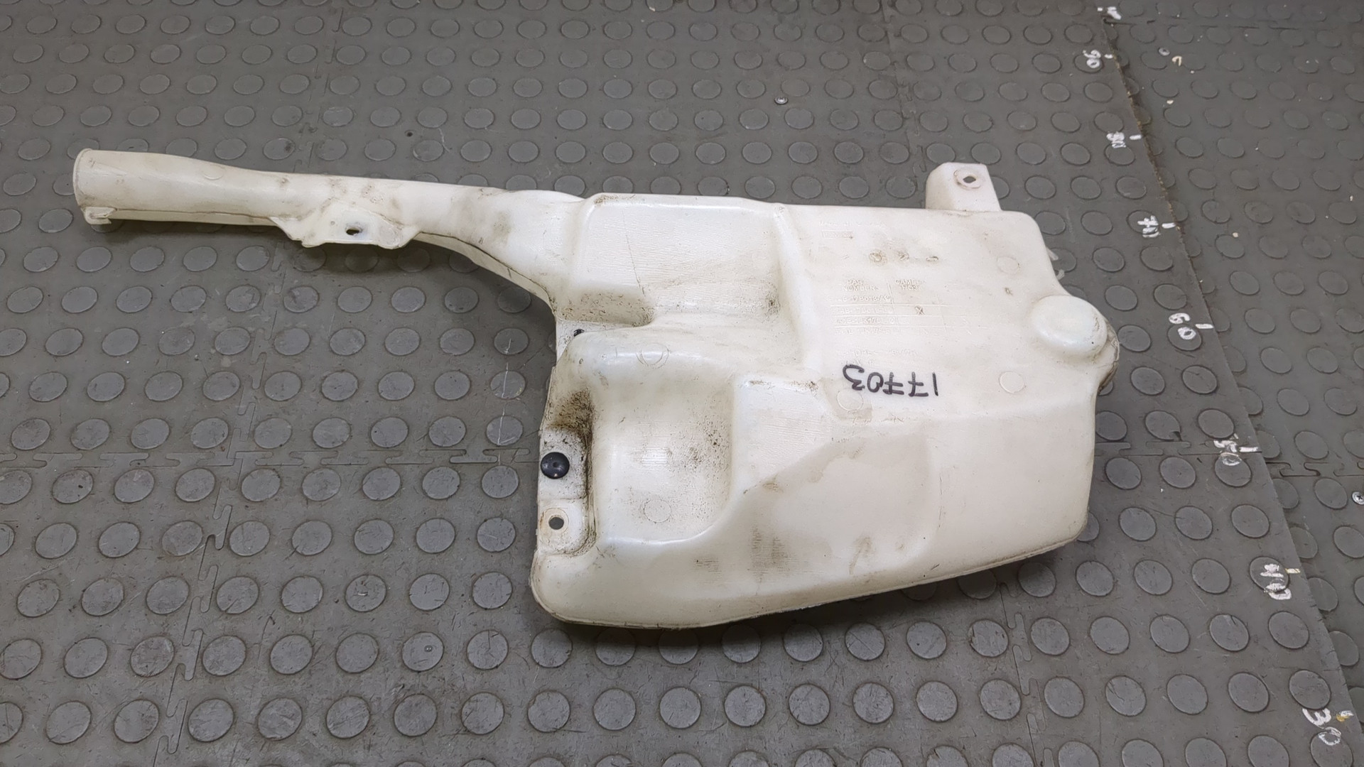 Бачок омывателя лобового стекла