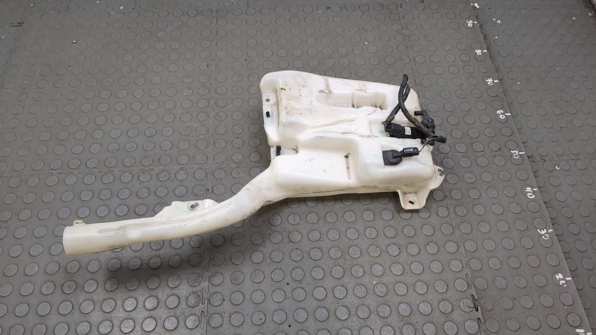 Бачок омывателя лобового стекла