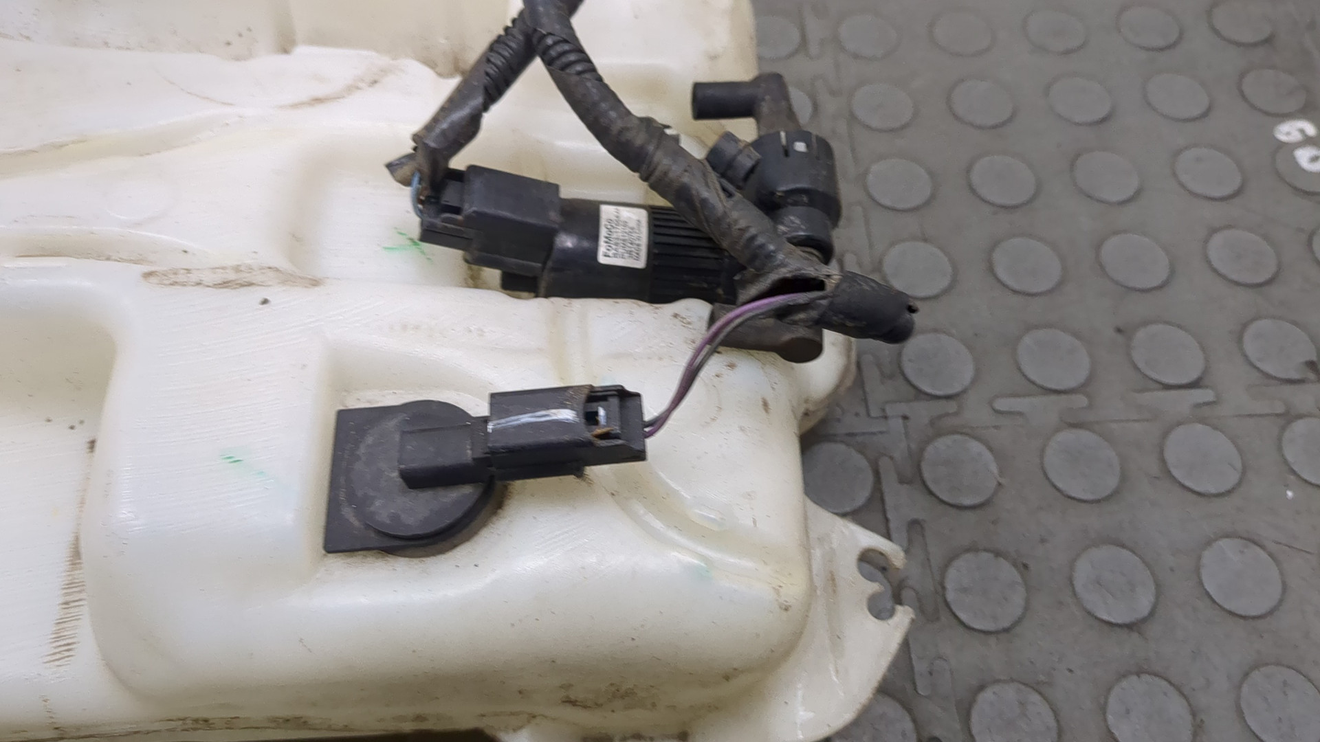 Бачок омывателя лобового стекла