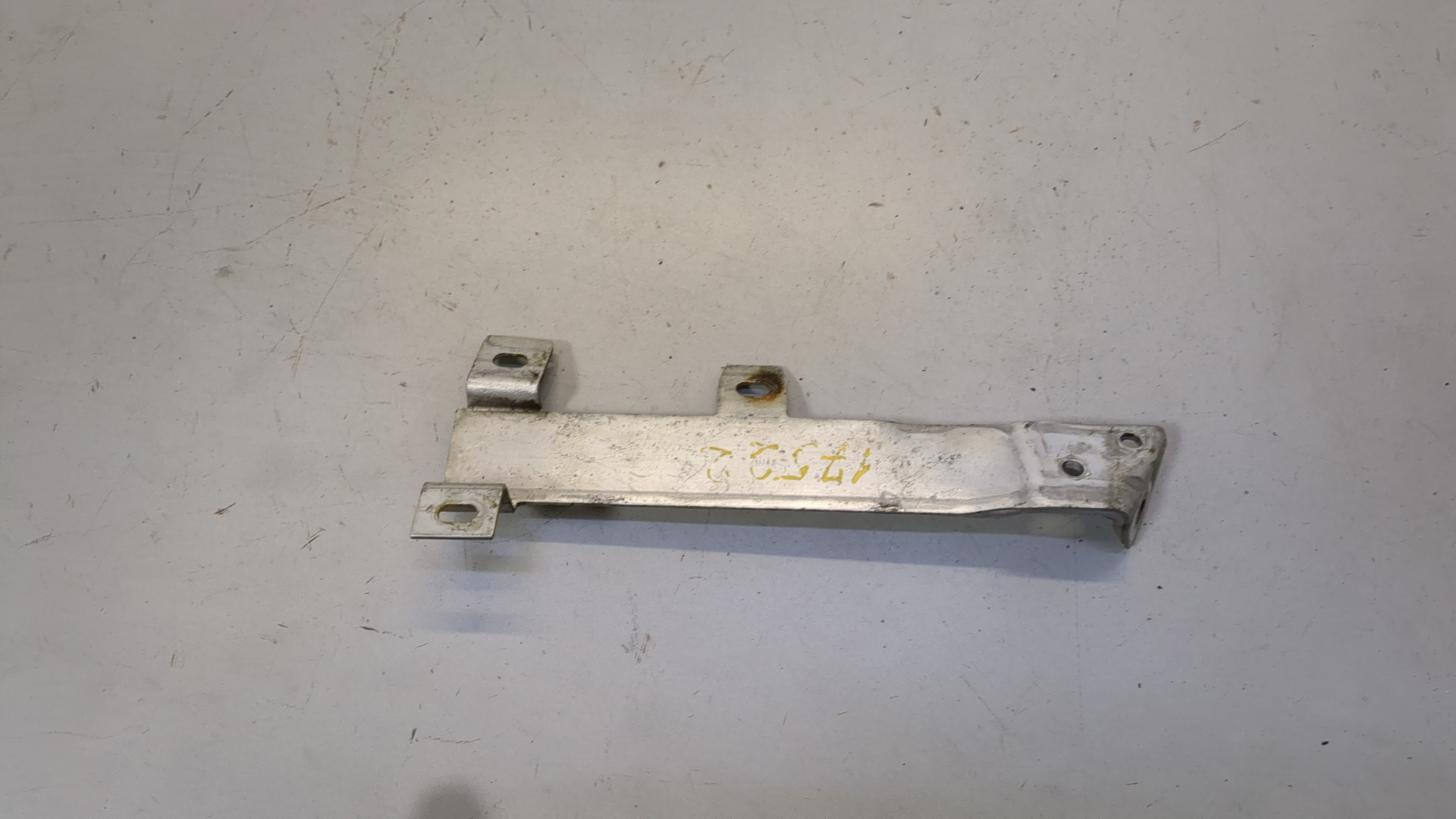 Кронштейн усилителя переднего бампера