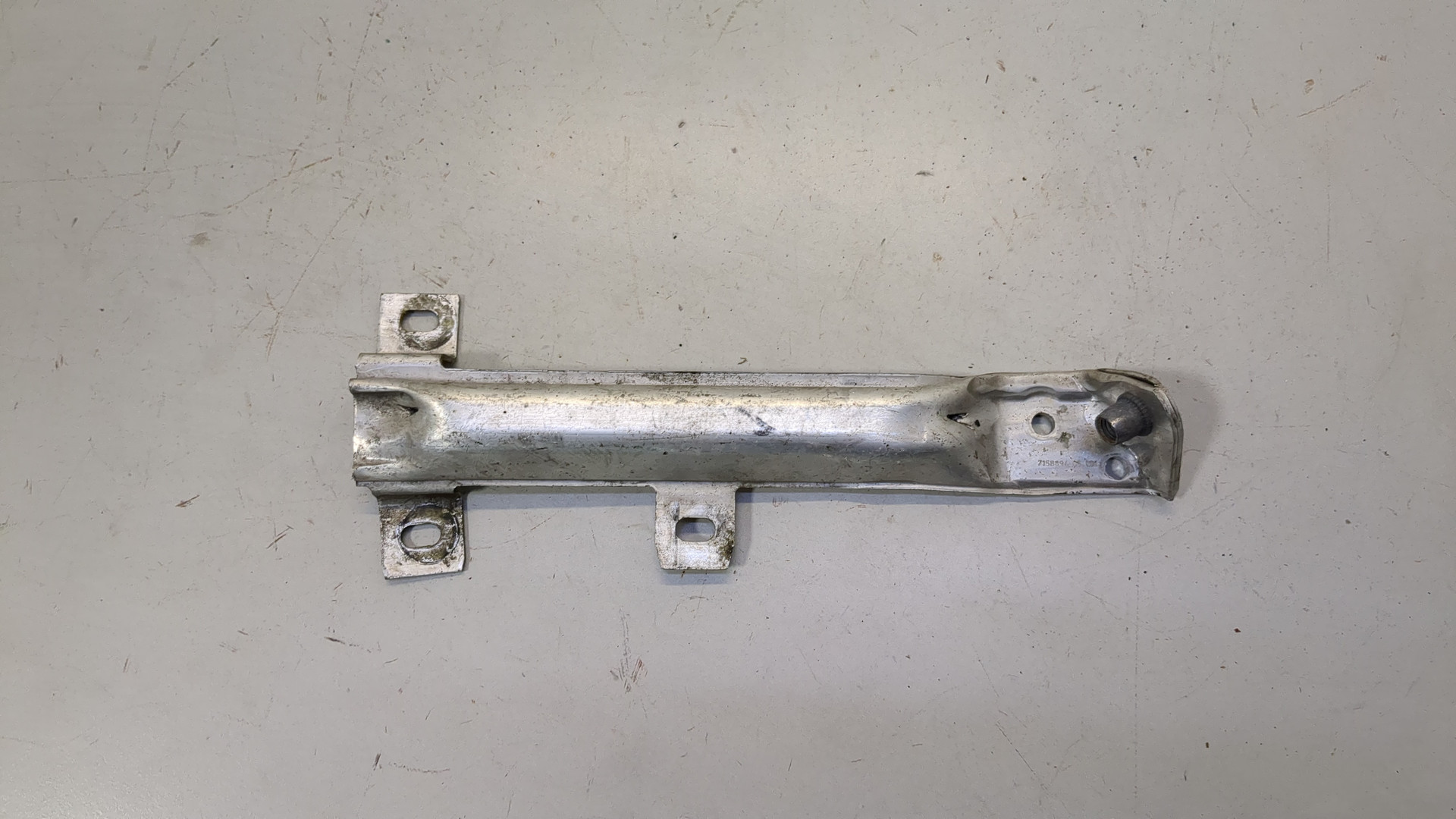 Кронштейн усилителя переднего бампера