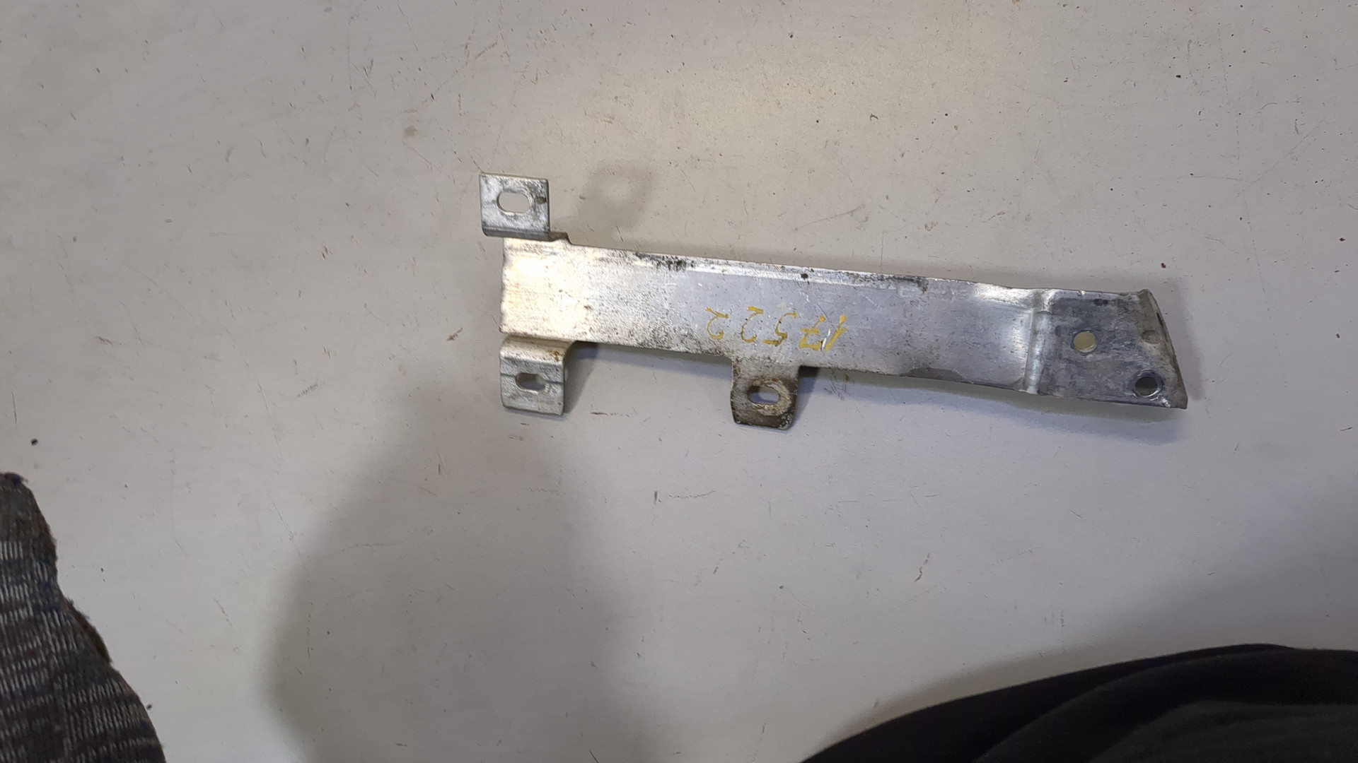 Кронштейн усилителя переднего бампера