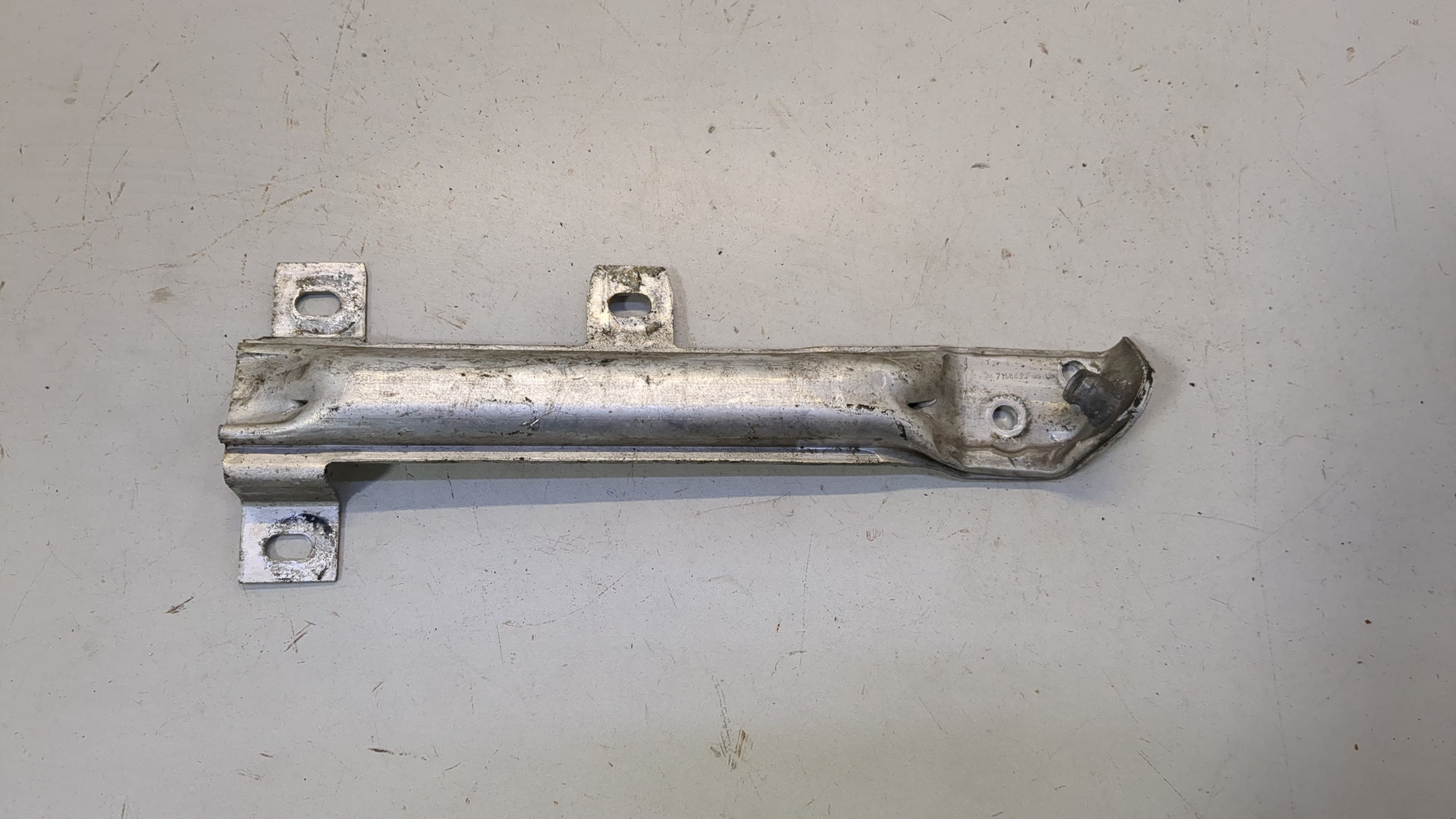 Кронштейн усилителя переднего бампера