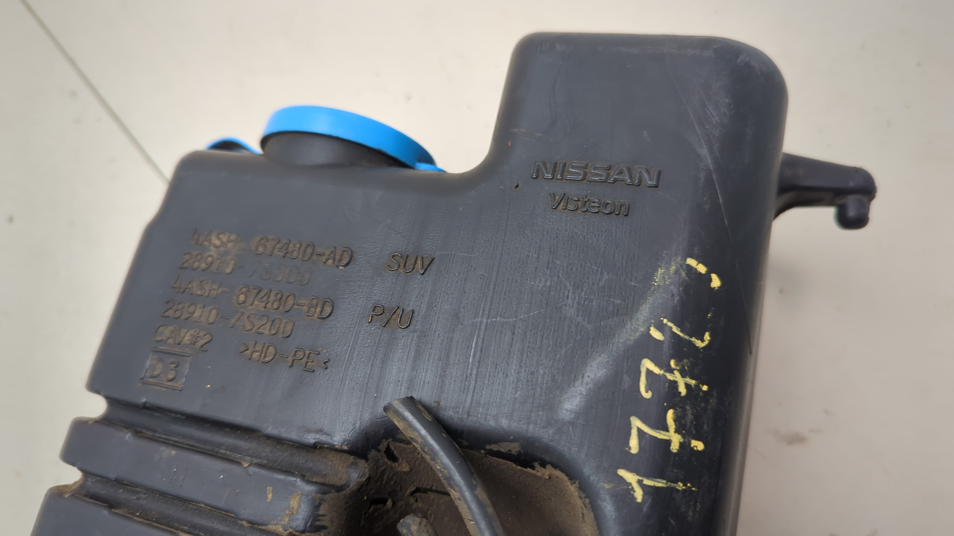 Бачок омывателя лобового стекла