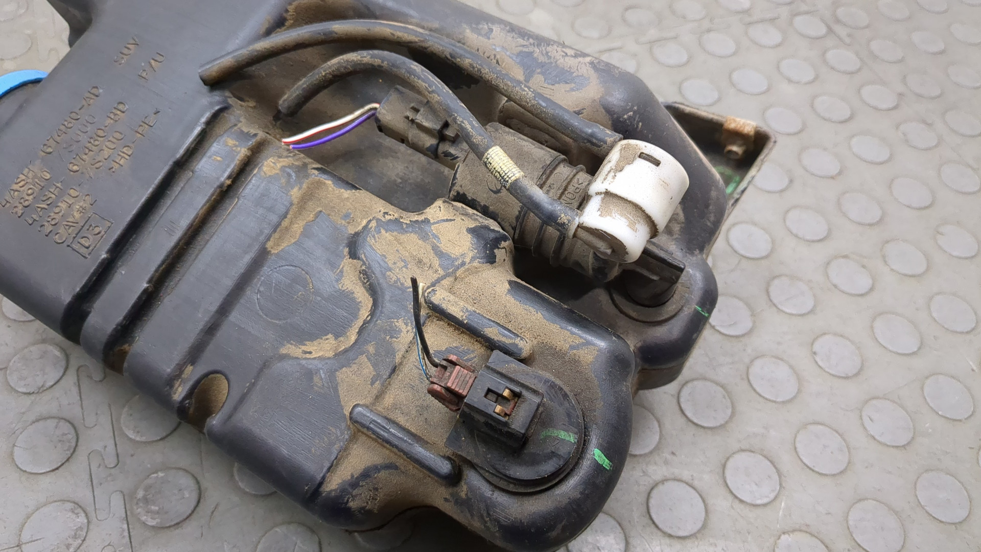 Бачок омывателя лобового стекла