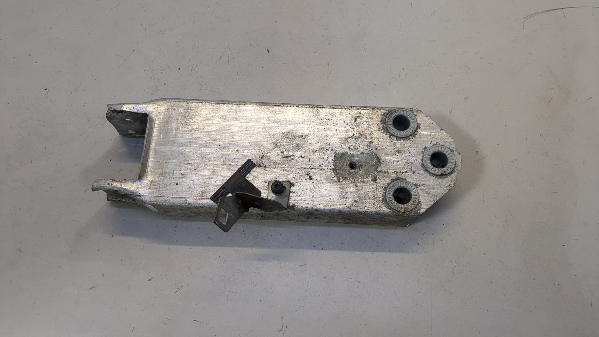 Кронштейн усилителя переднего бампера