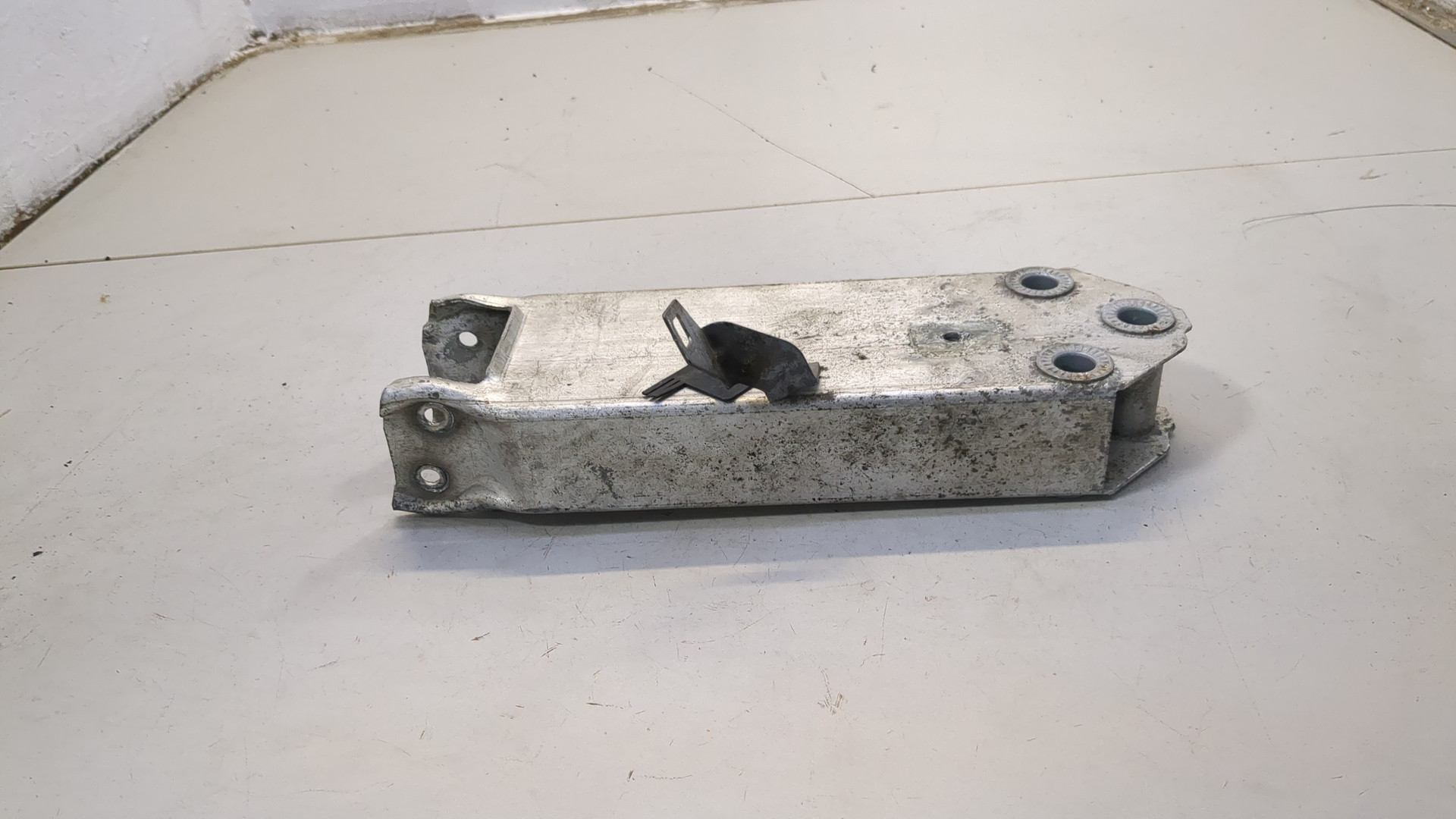 Кронштейн усилителя переднего бампера