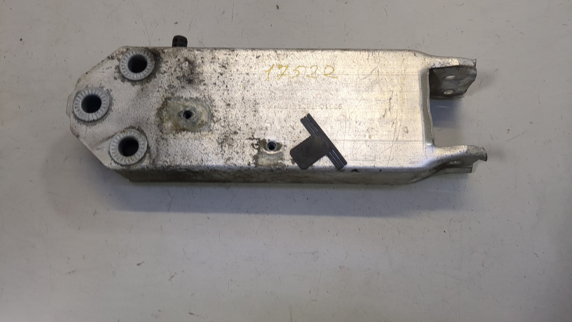 Кронштейн усилителя переднего бампера