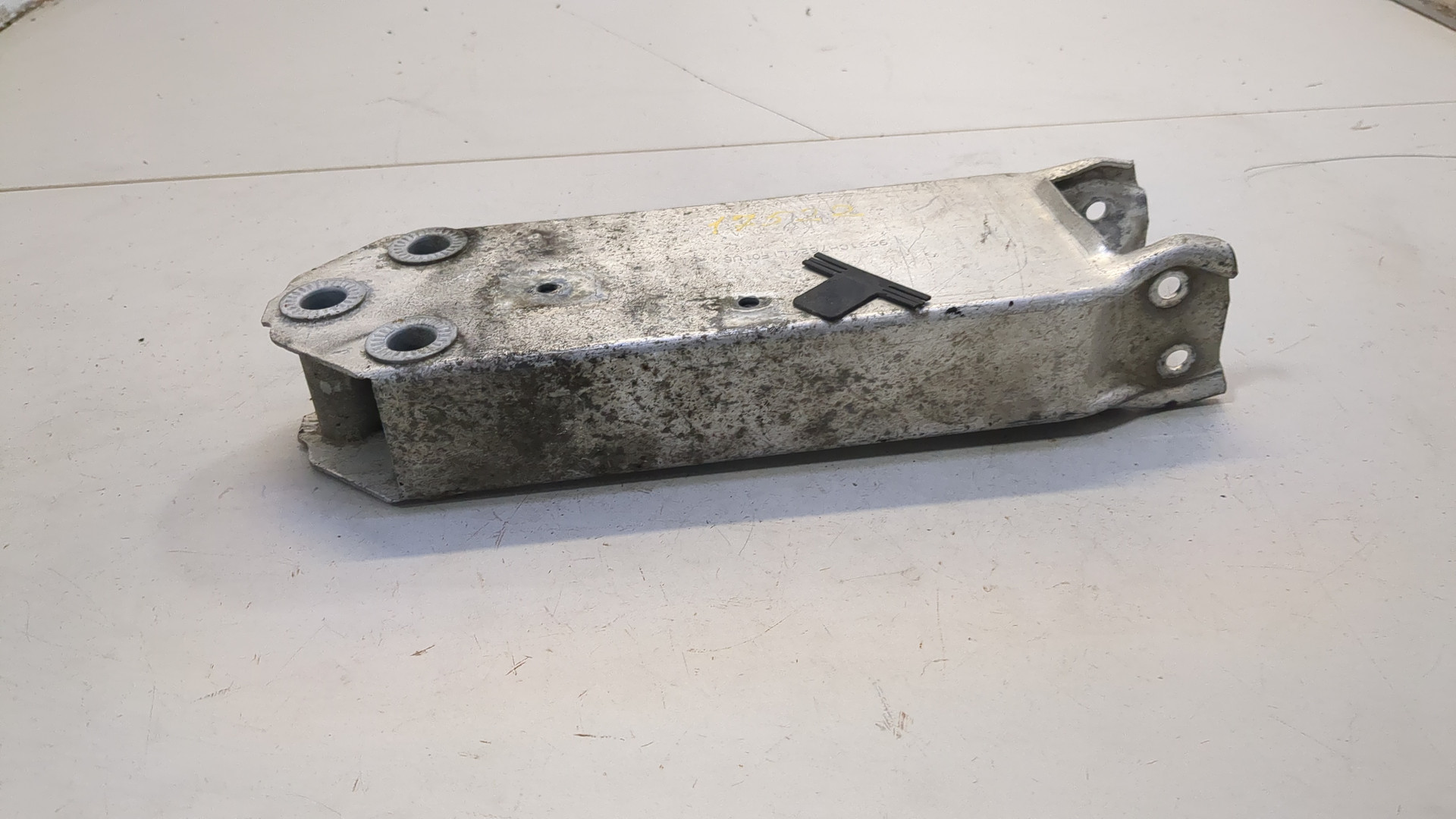 Кронштейн усилителя переднего бампера