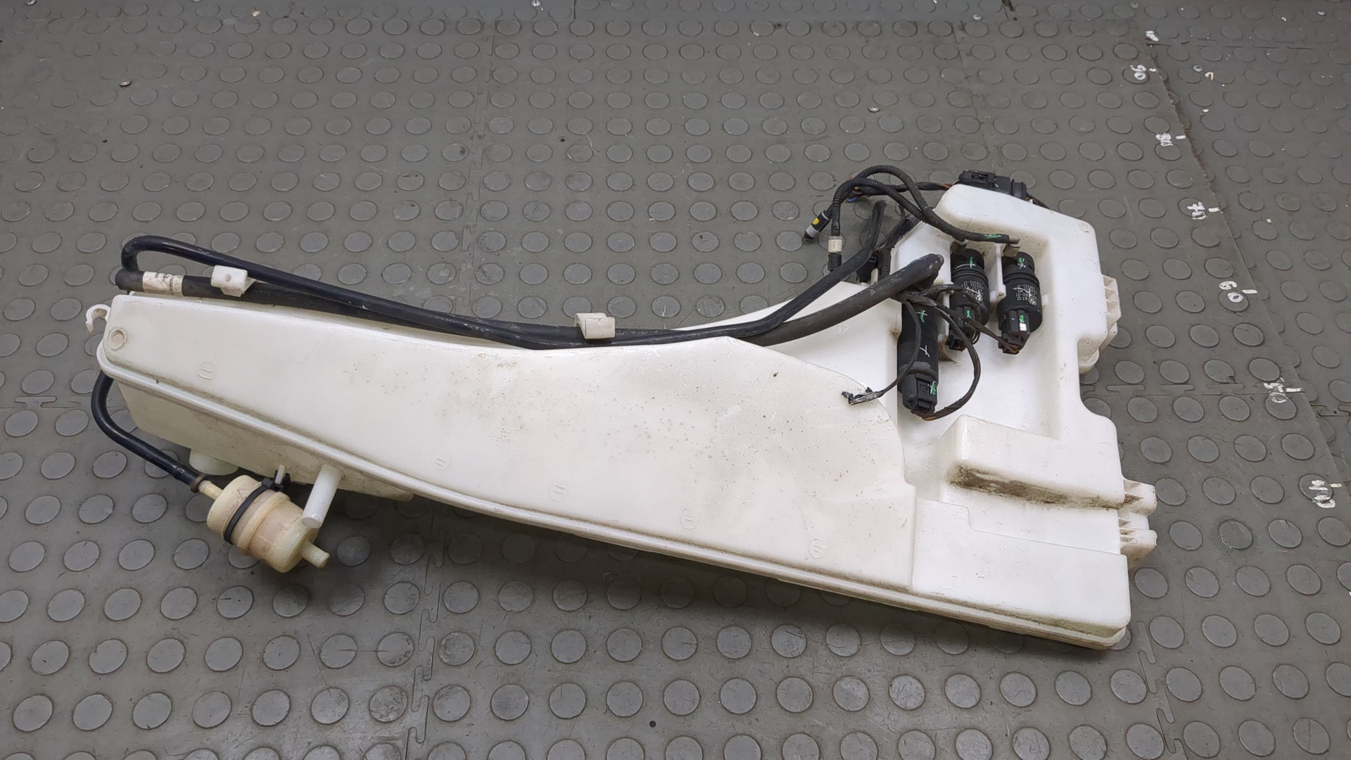 Бачок омывателя лобового стекла