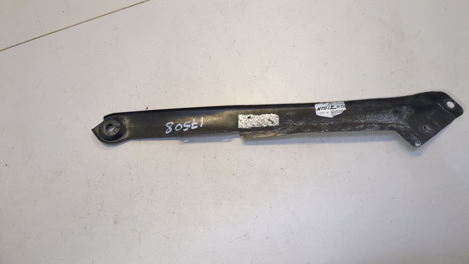 Кронштейн фар правый