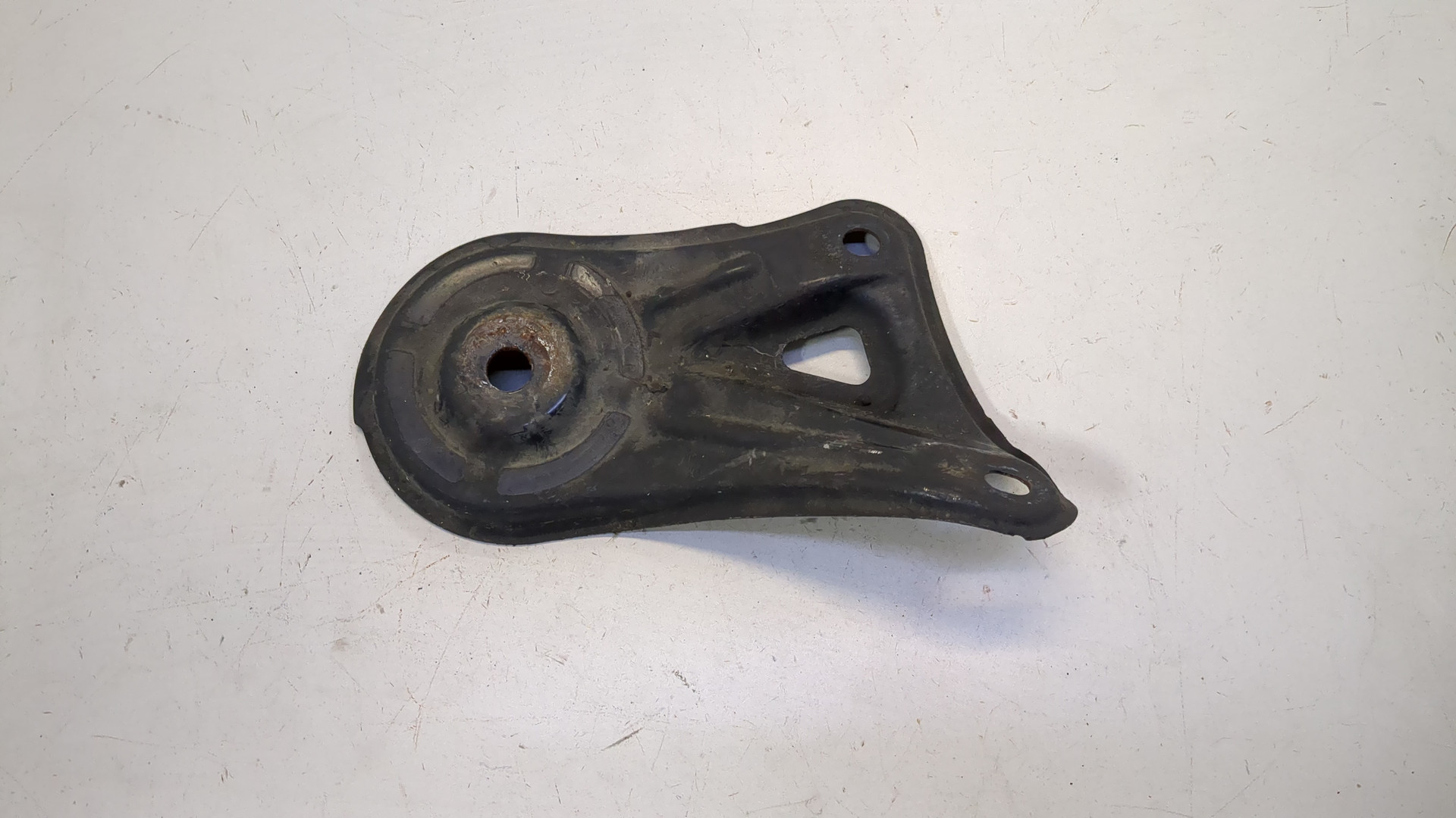 Кронштейн передней балки