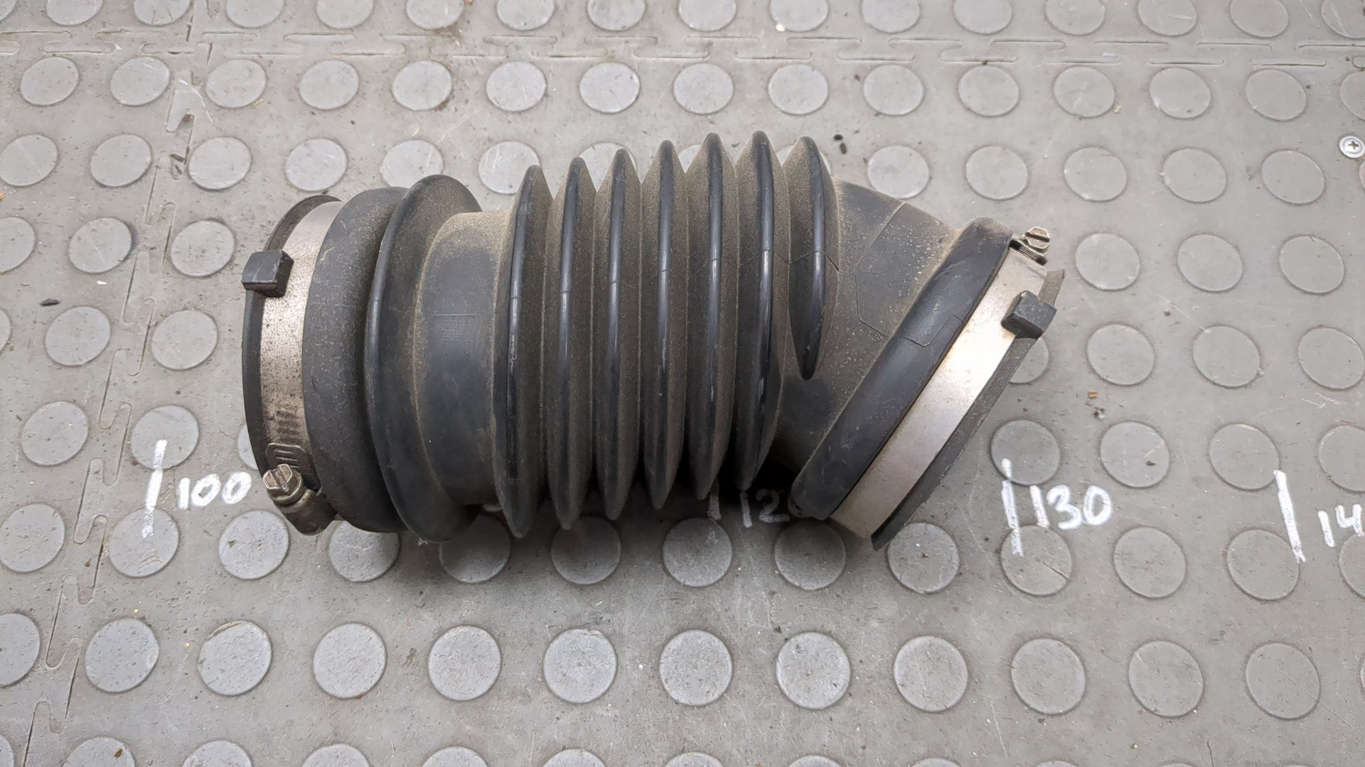 Патрубок воздушного фильтра