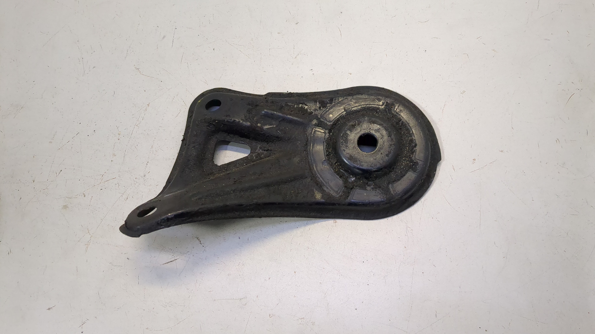 Кронштейн передней балки