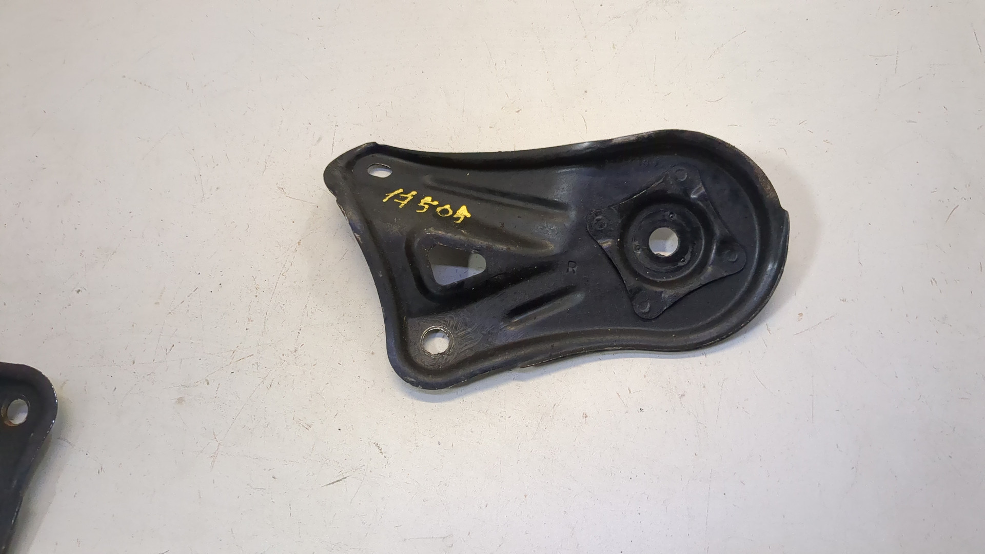 Кронштейн передней балки