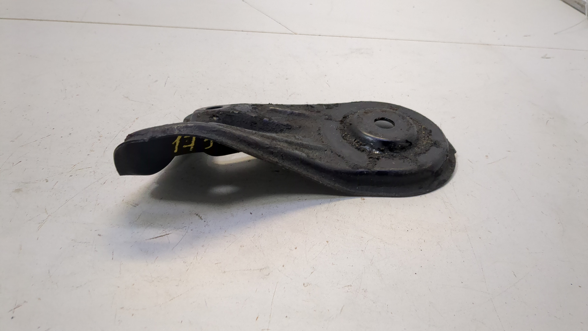 Кронштейн передней балки