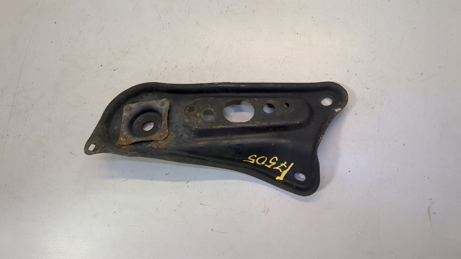 Кронштейн передней балки