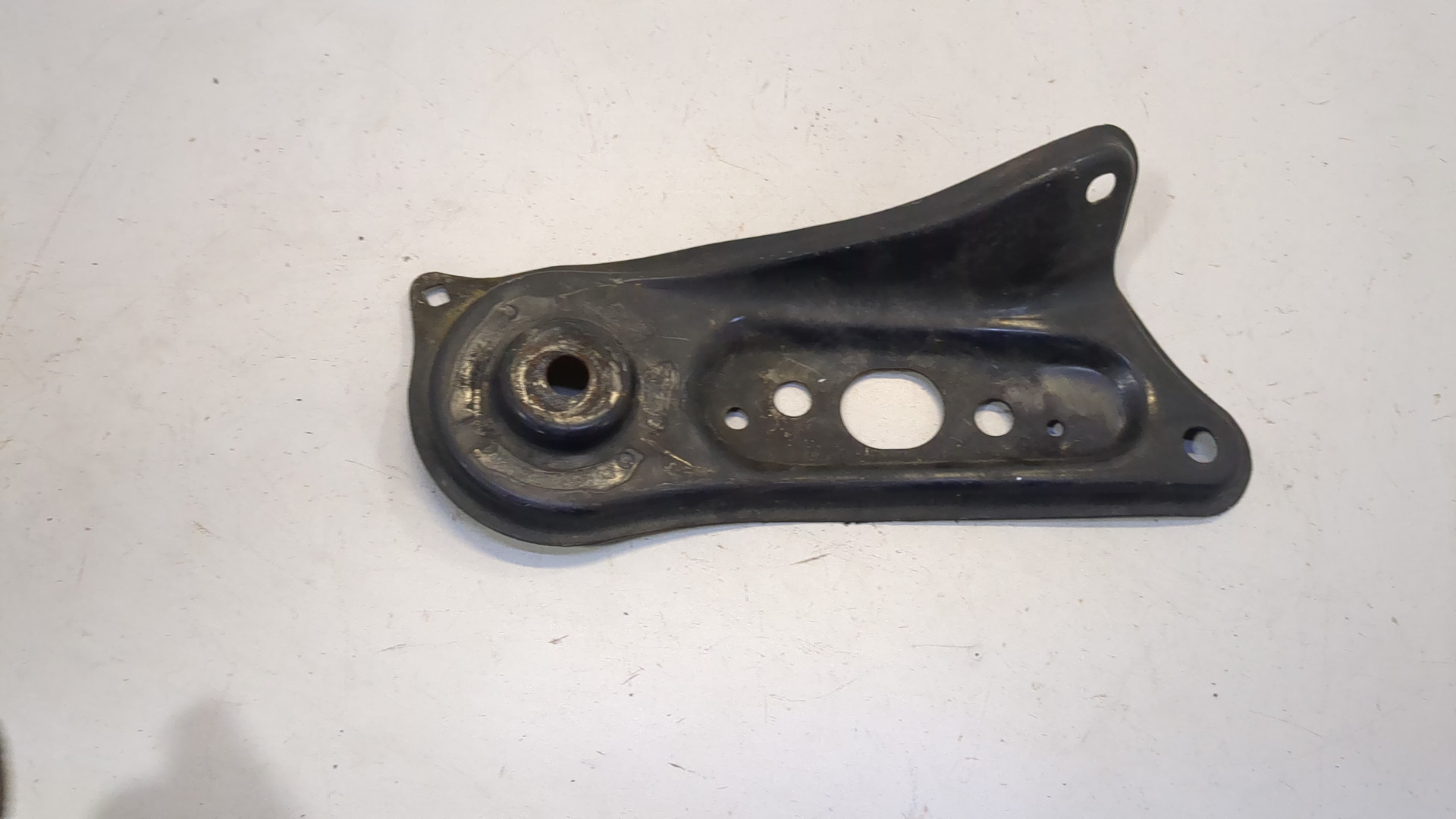 Кронштейн передней балки