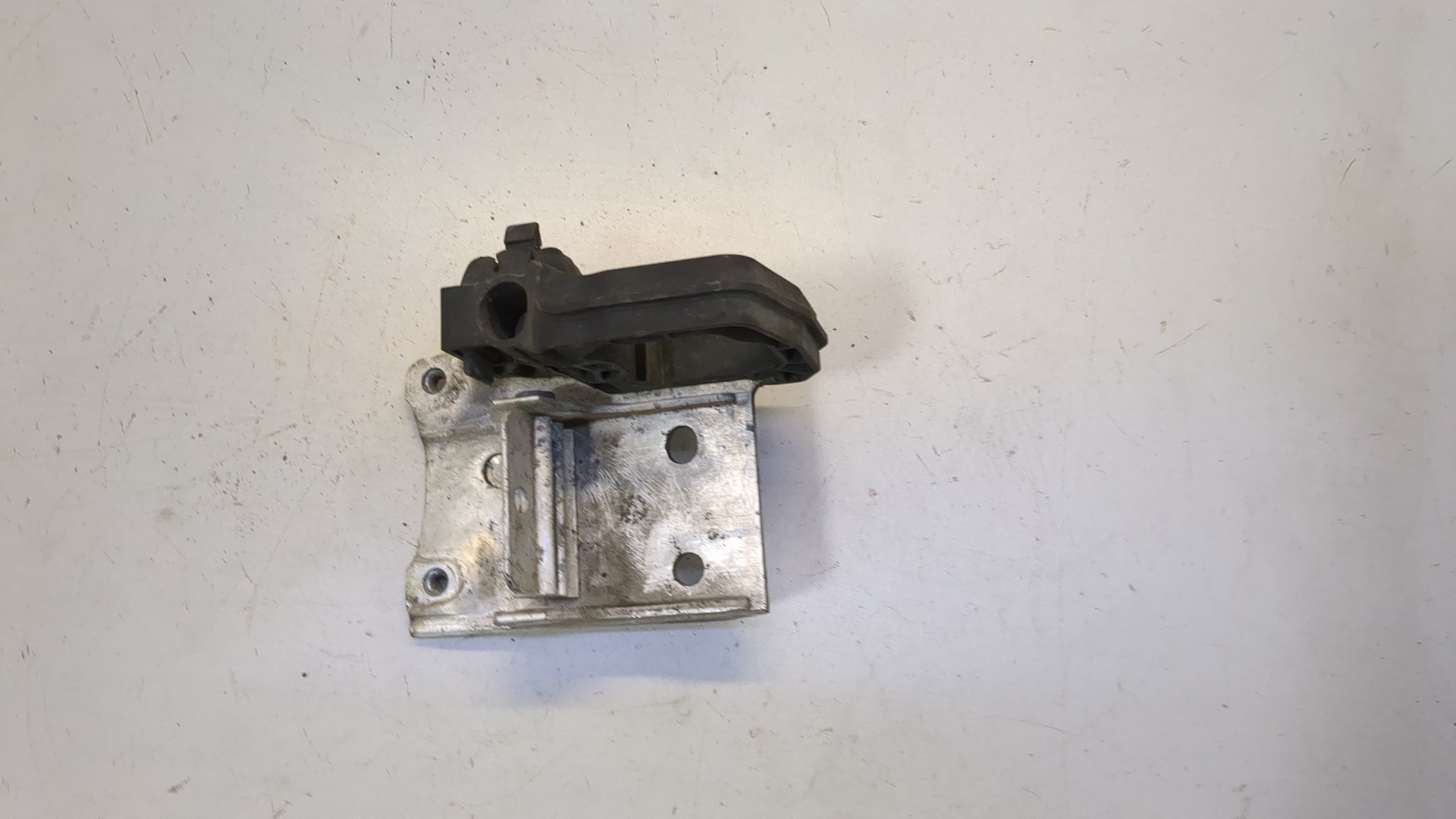 Кронштейн радиатора