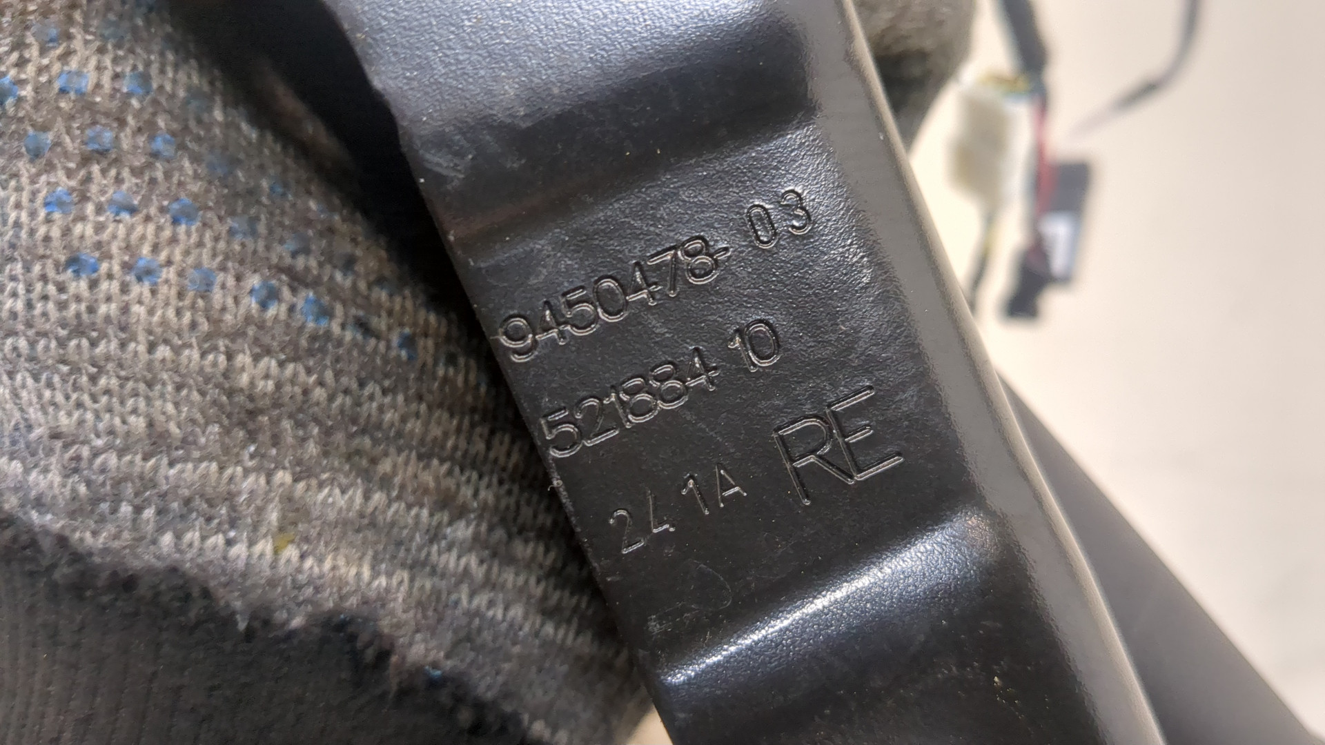 Амортизатор крышки багажника