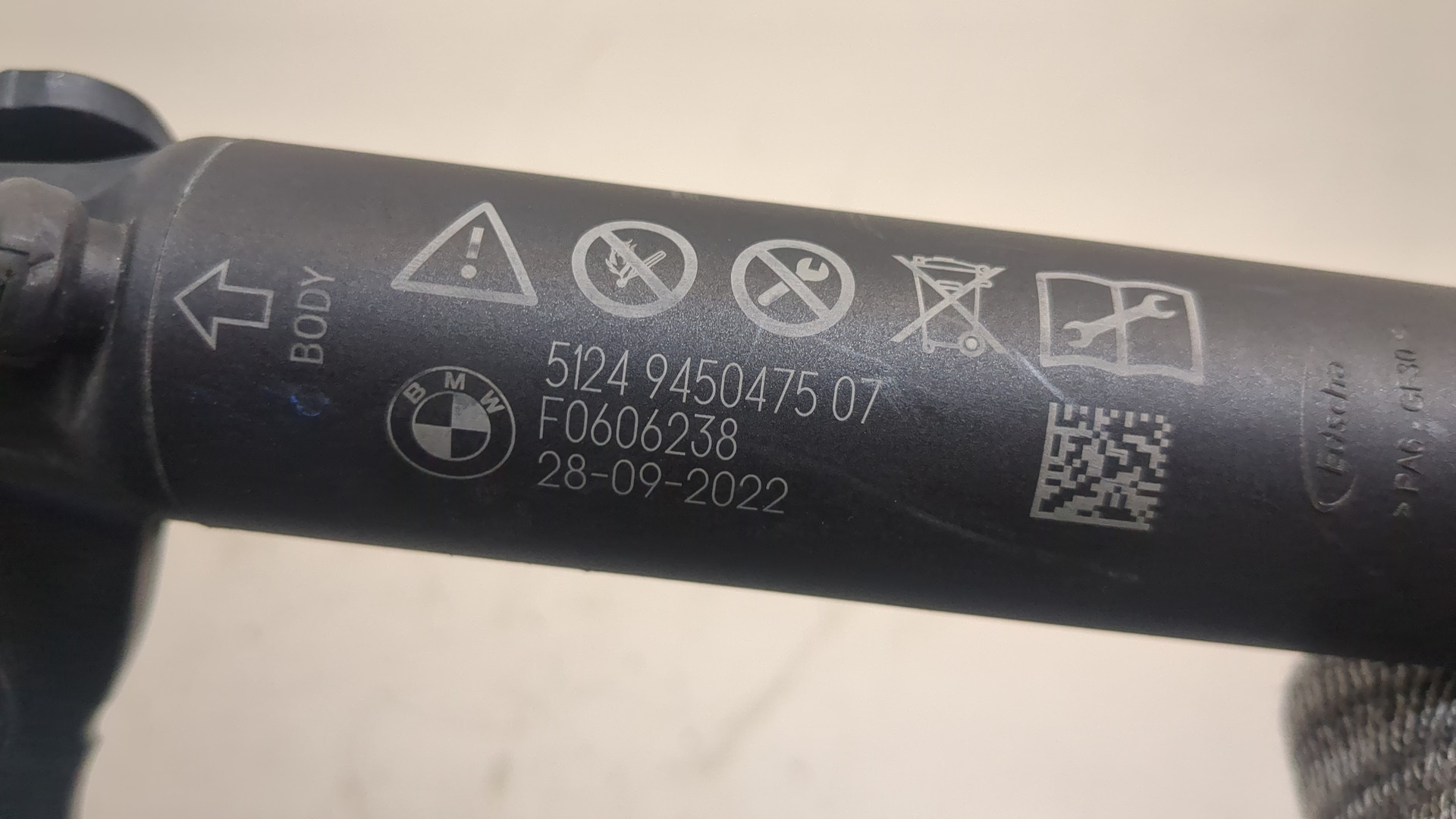 Амортизатор крышки багажника