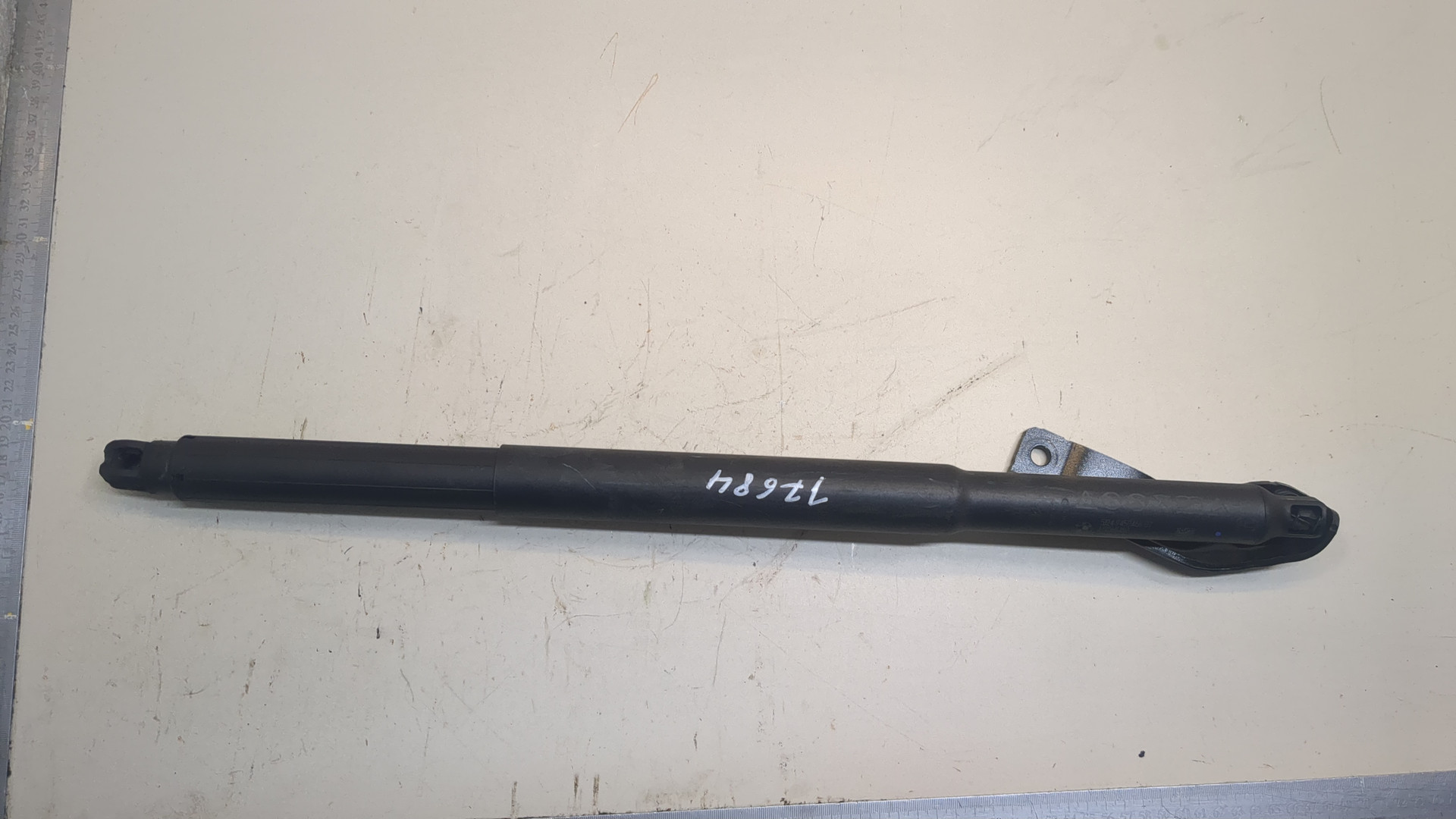 Амортизатор крышки багажника