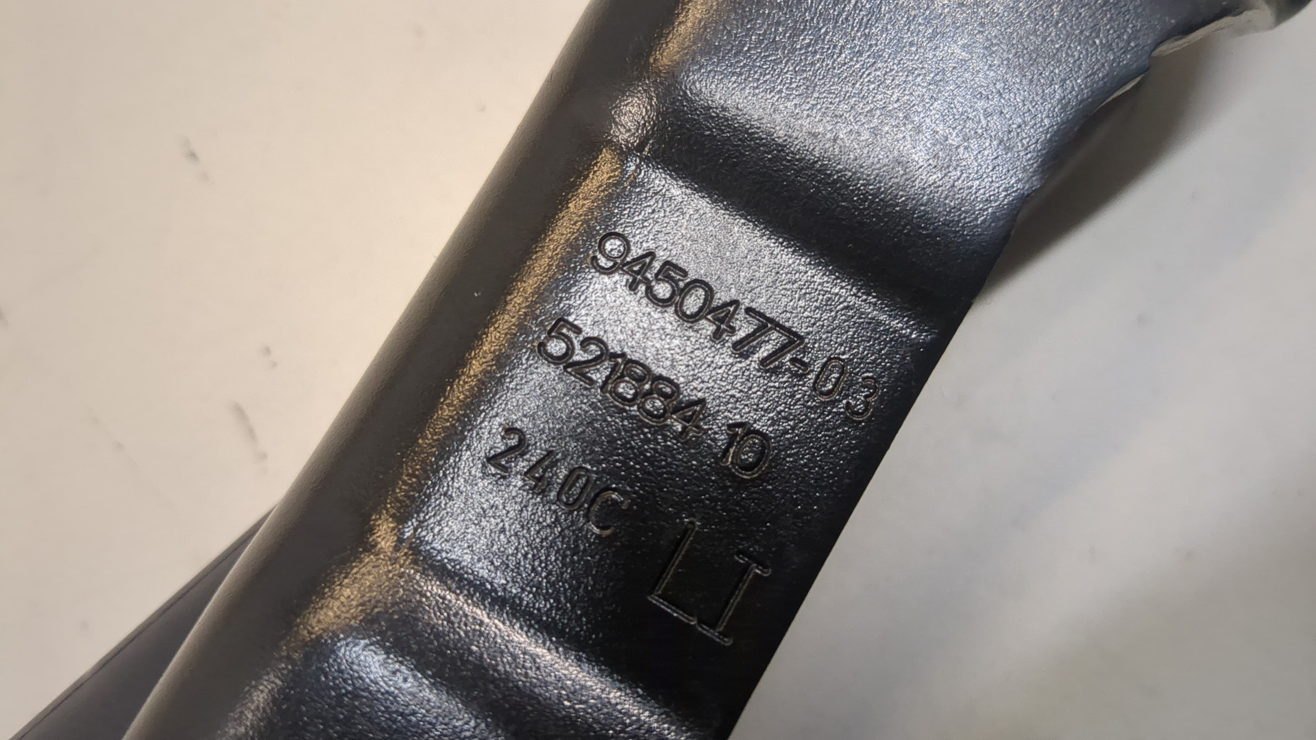 Амортизатор крышки багажника