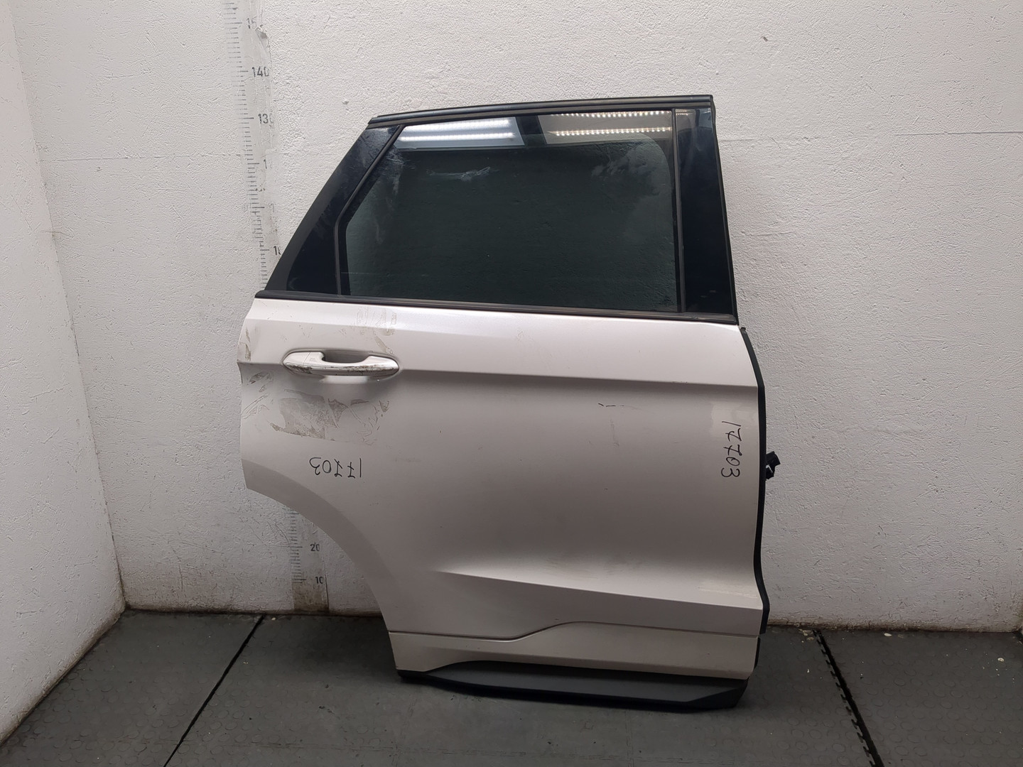 Дверь задняя правая