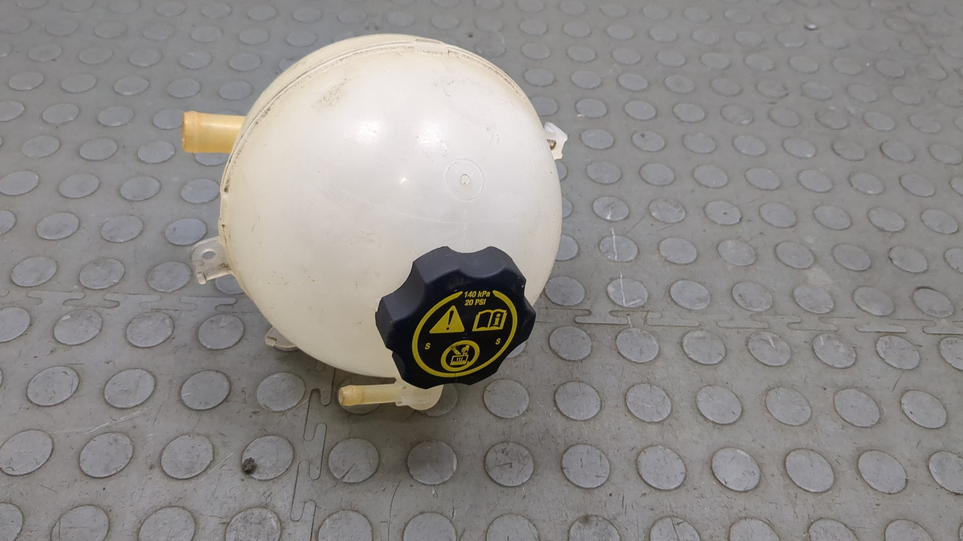 Бачок расширительный