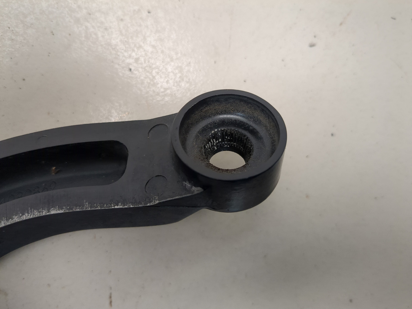 Поводок стеклоочистителя передний левый