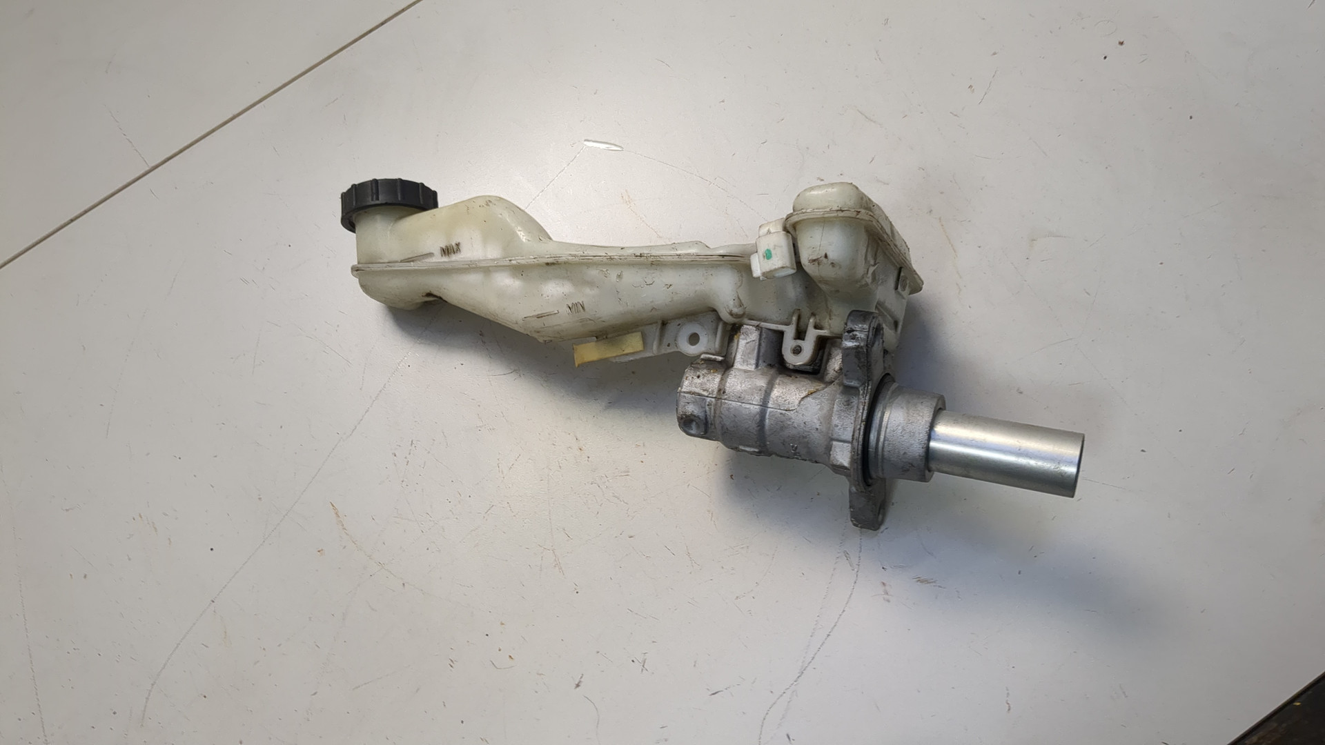 Цилиндр тормозной главный