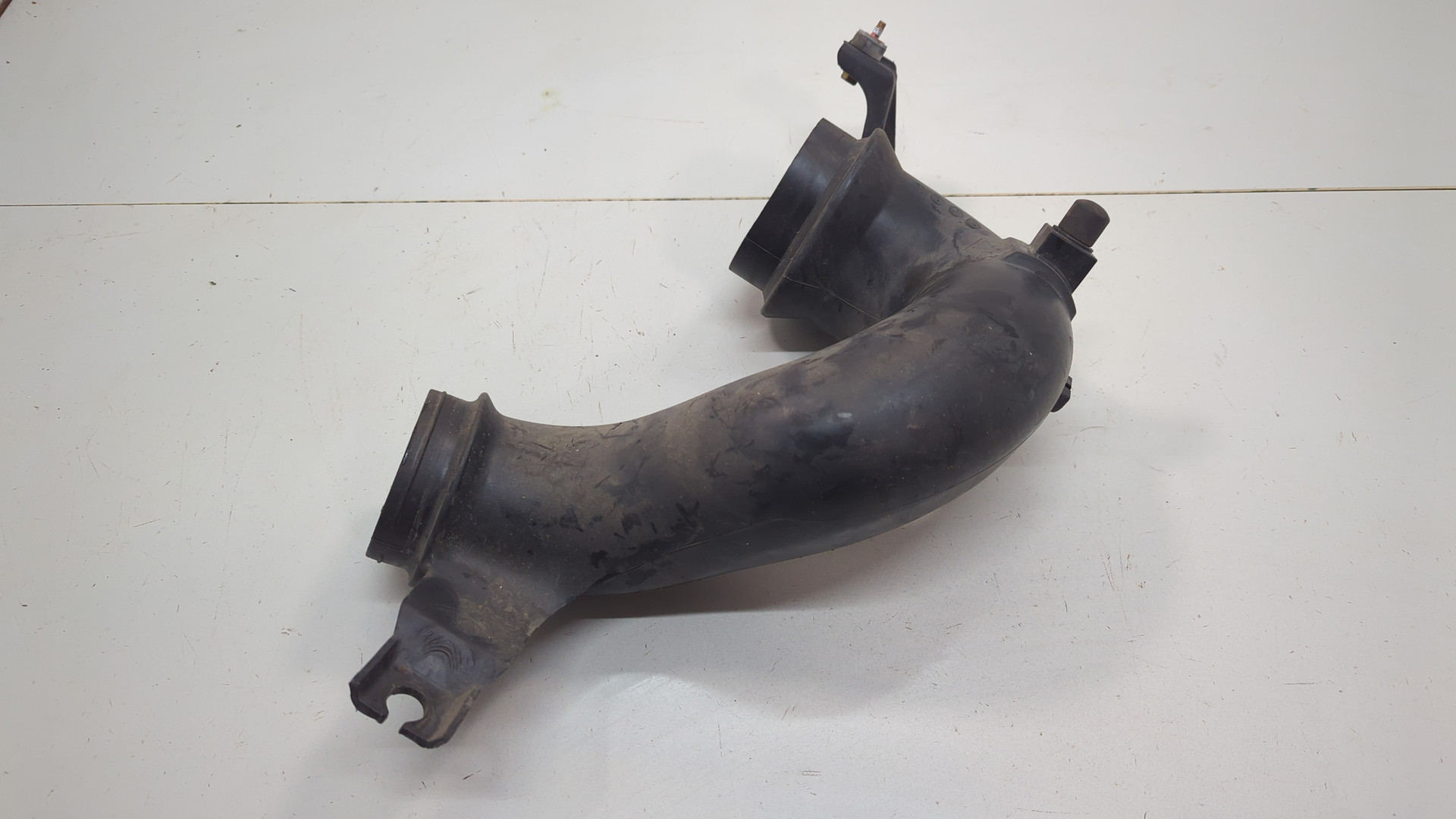 Патрубок воздушного фильтра