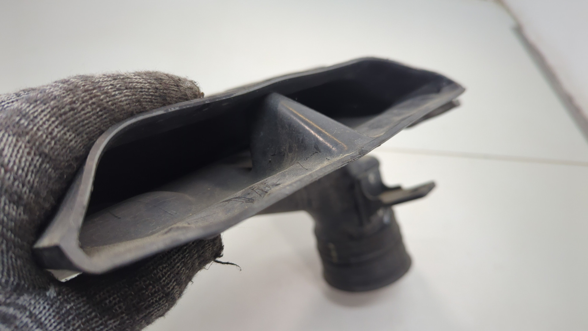 Резонатор воздушного фильтра