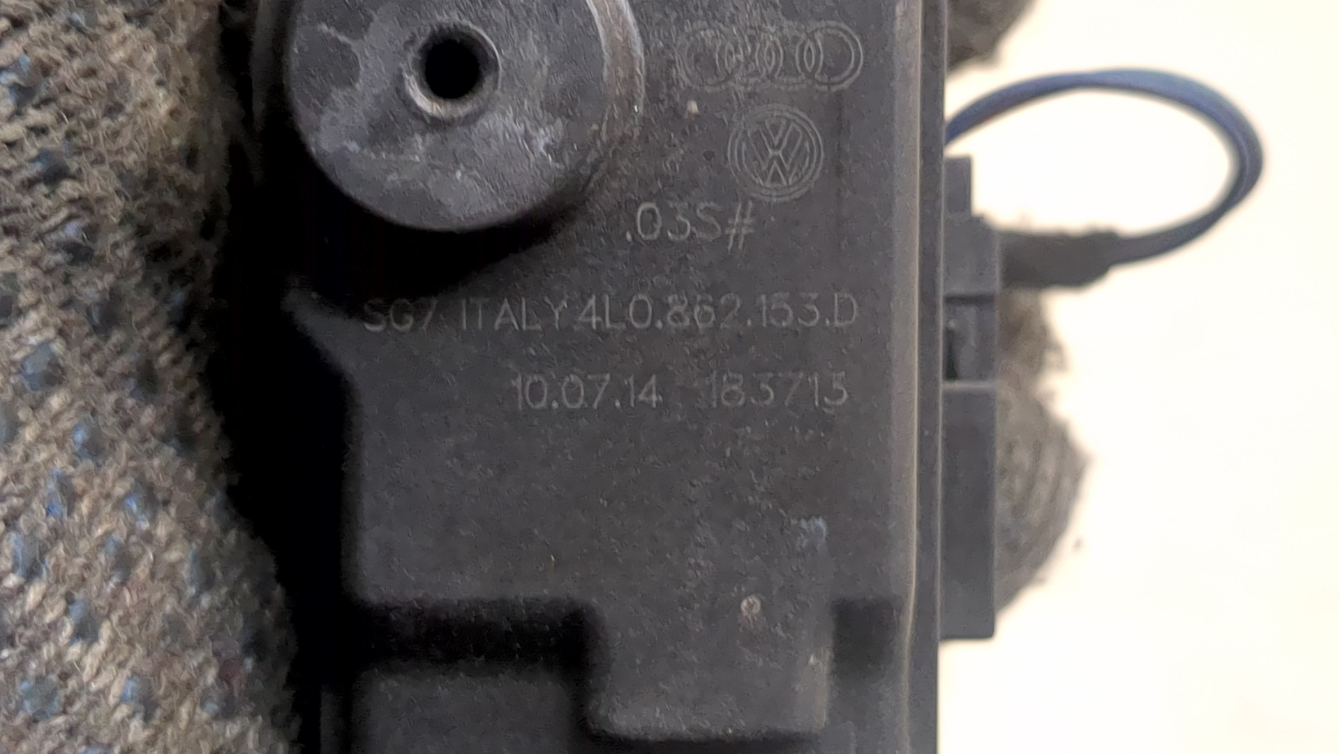 Активатор замка крышки бензобака