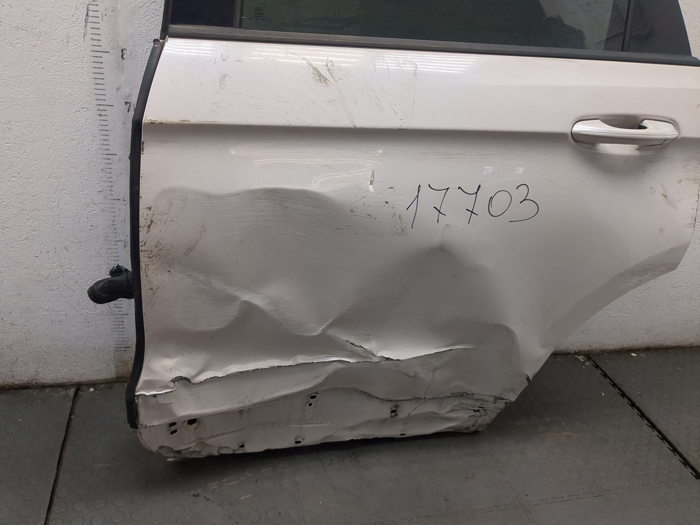 Дверь задняя левая
