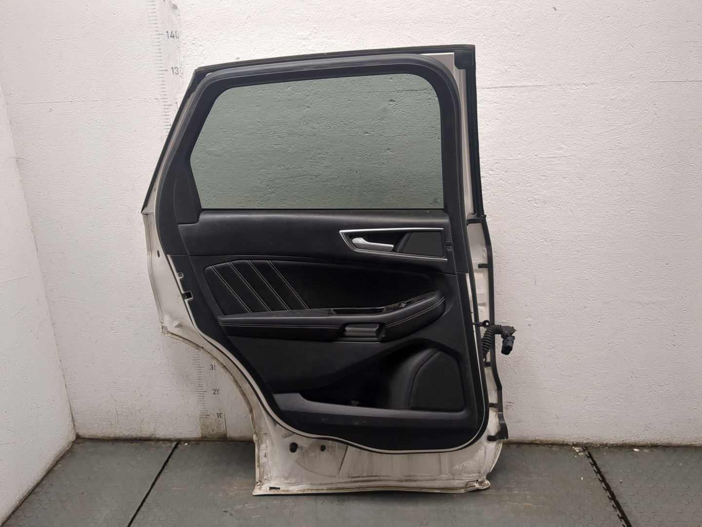 Дверь задняя левая