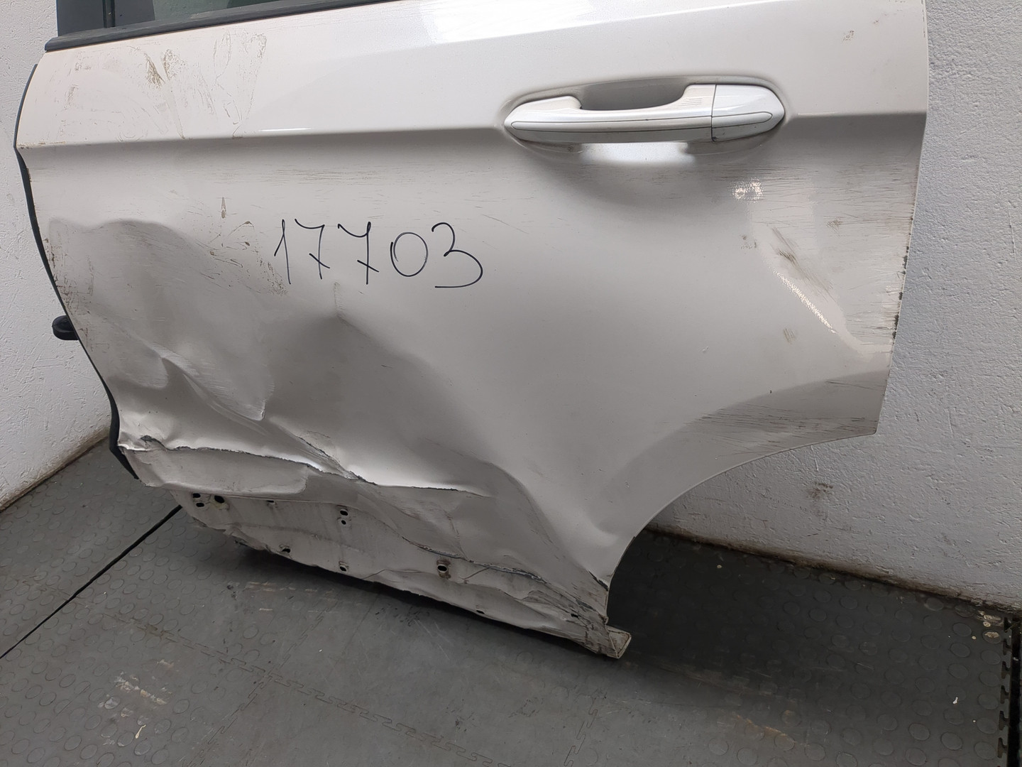 Дверь задняя левая