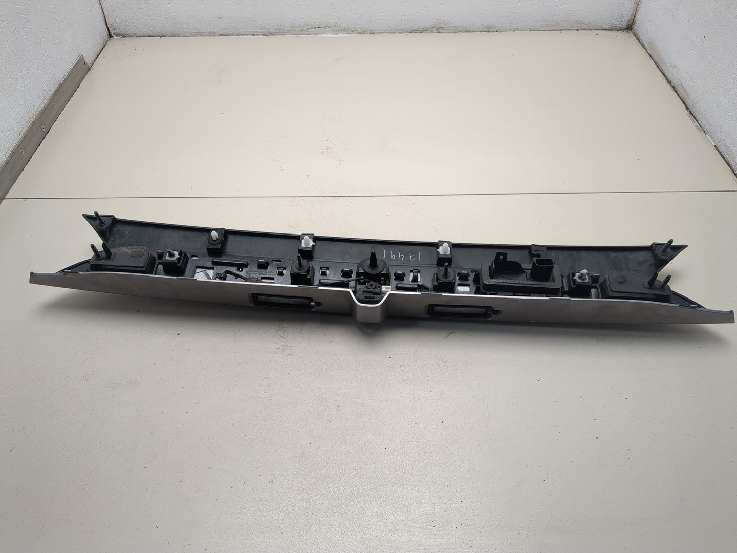 Накладка крышки багажника