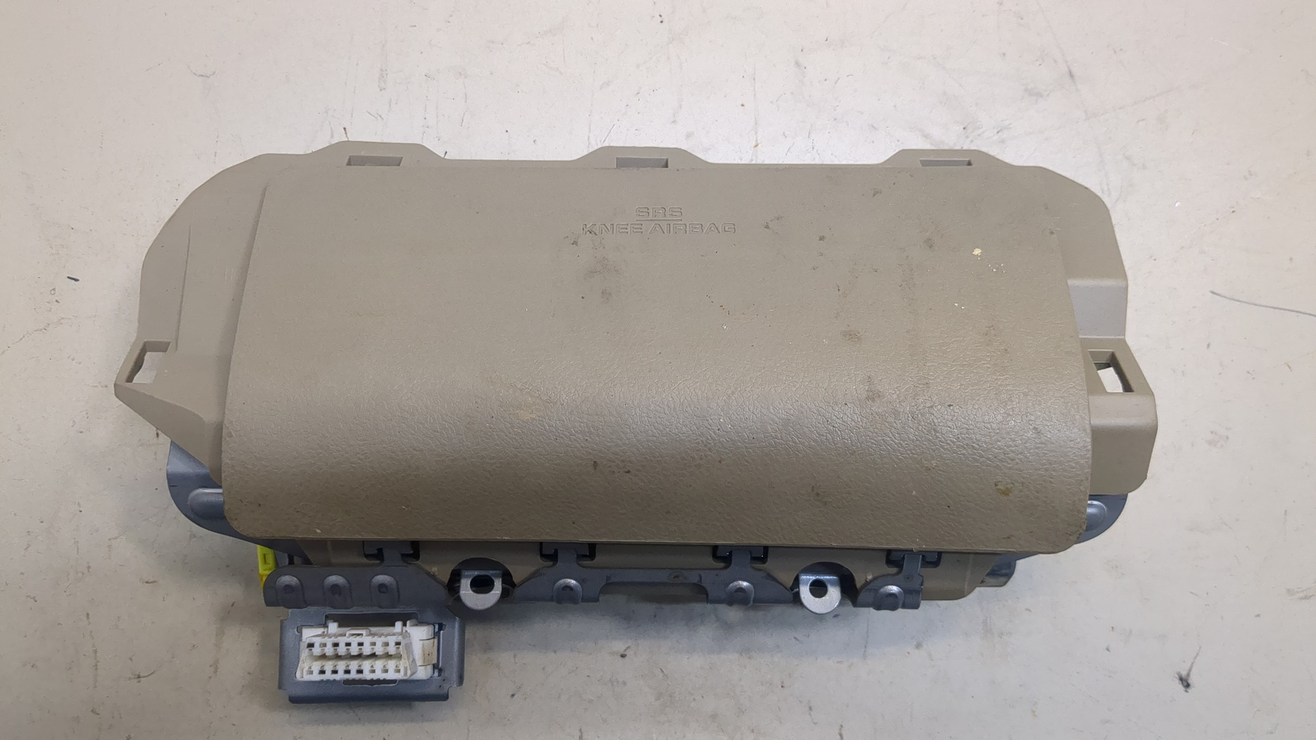 Подушка безопасности нижняя (для колен)