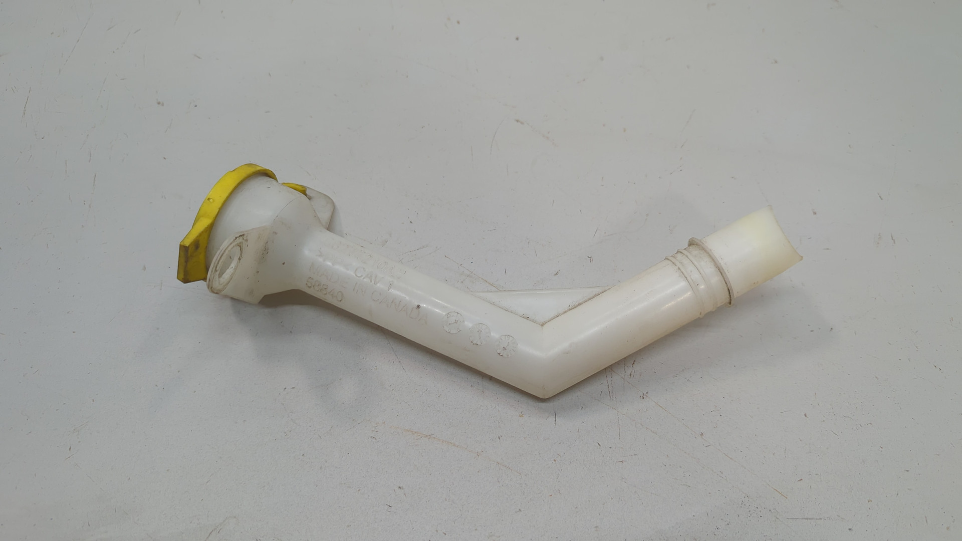 Горловина бачка омывателя