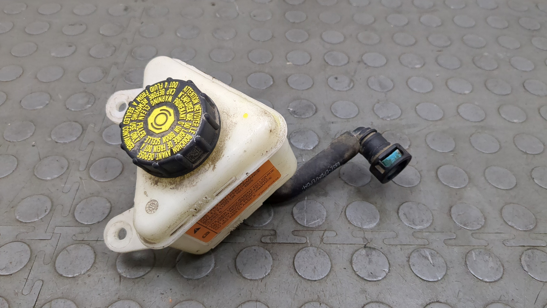 Бачок главного тормозного цилиндра