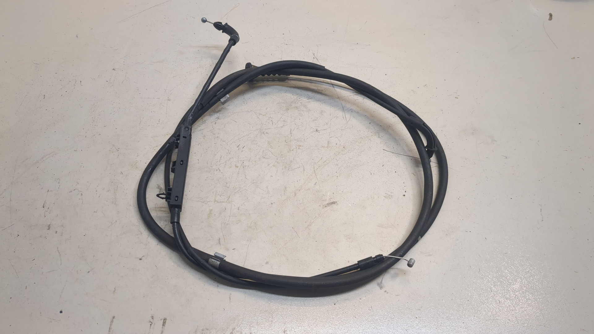 Трос открывания капота