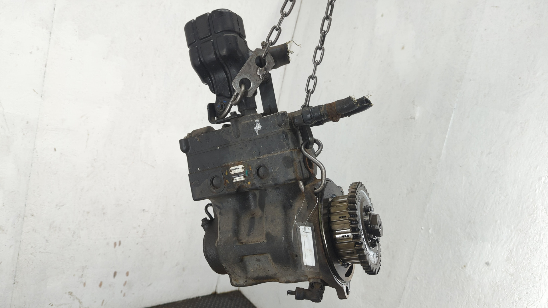 Насос регулировки подвески