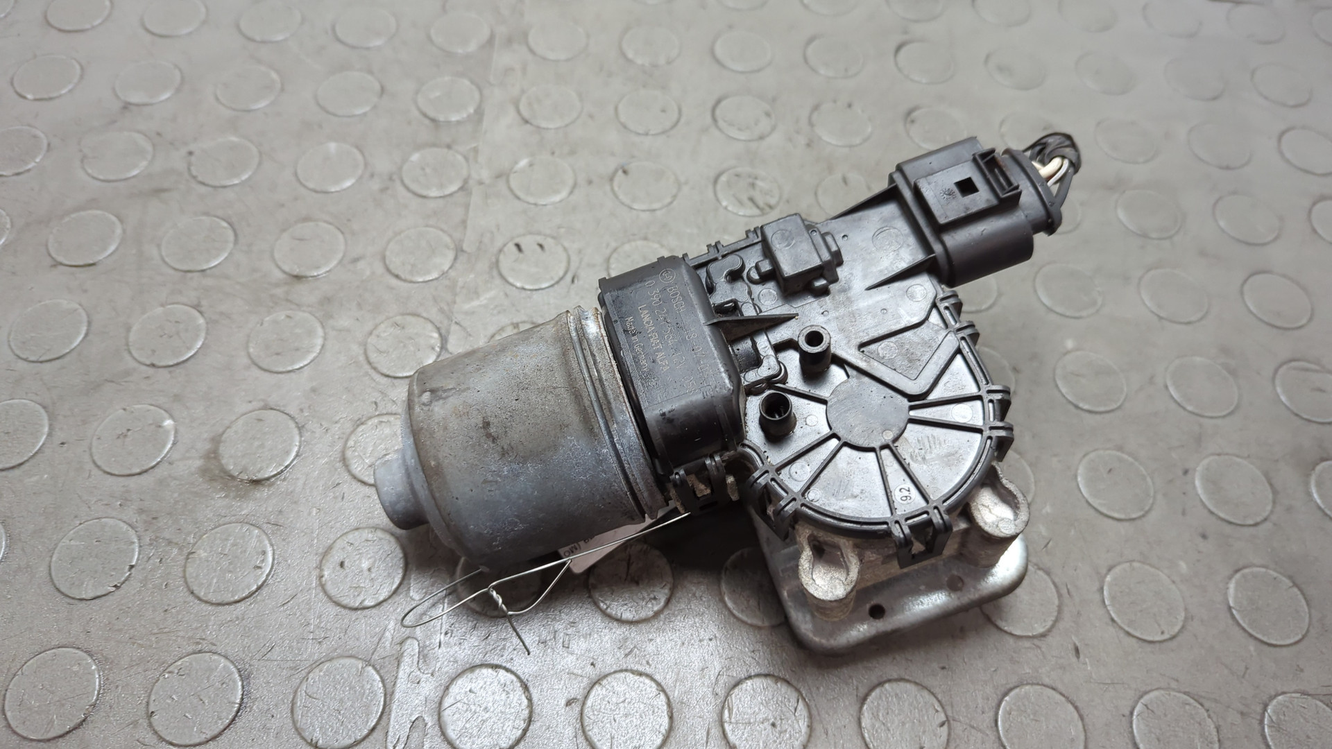 Моторчик стеклоочистителя передний