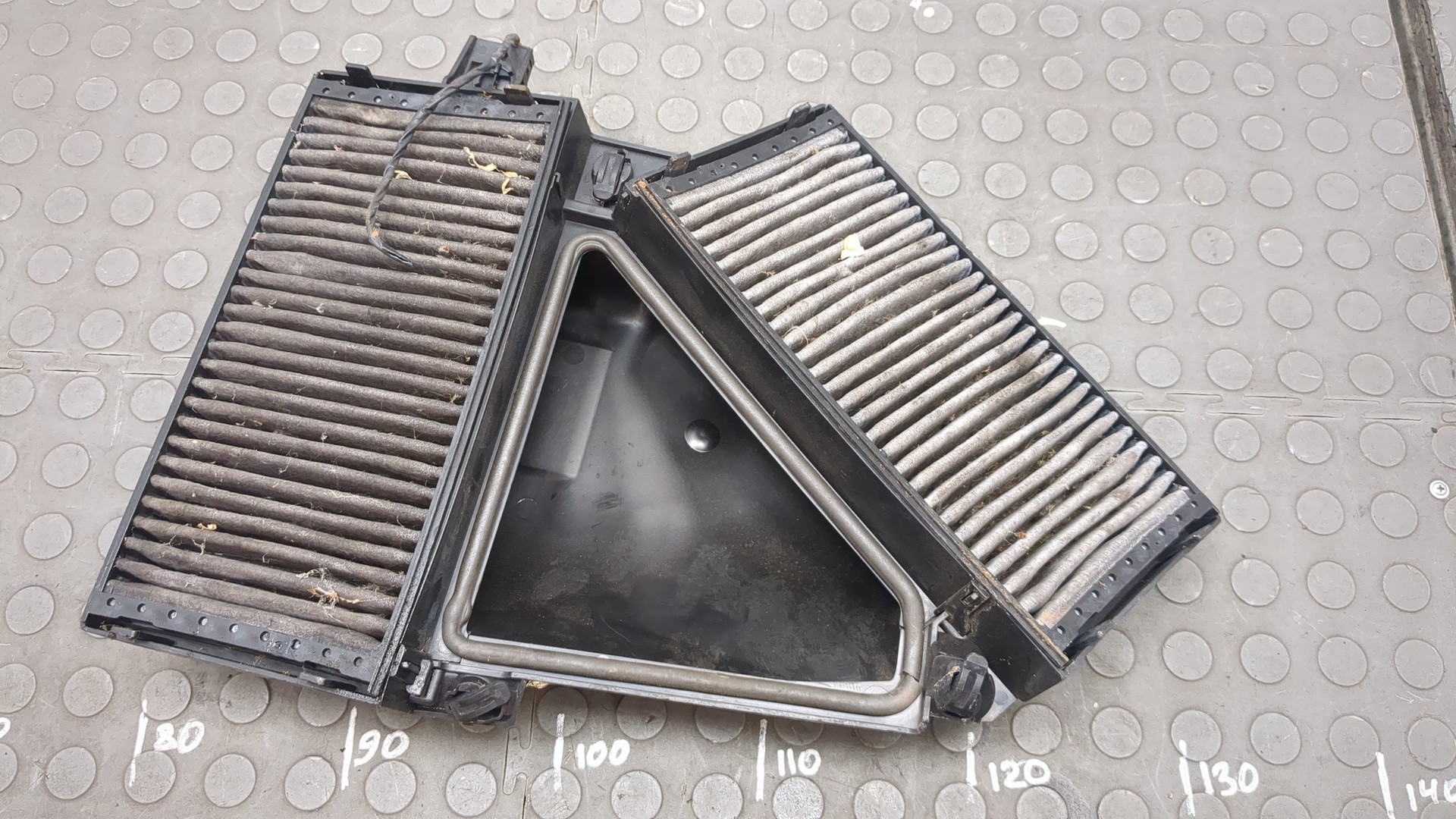 Корпус салонного фильтра