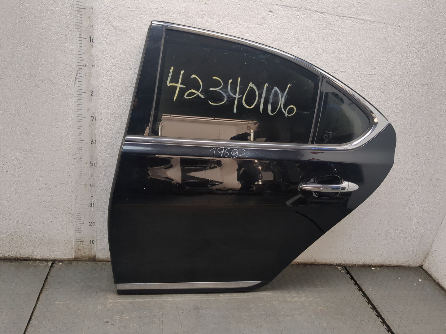 Дверь задняя левая