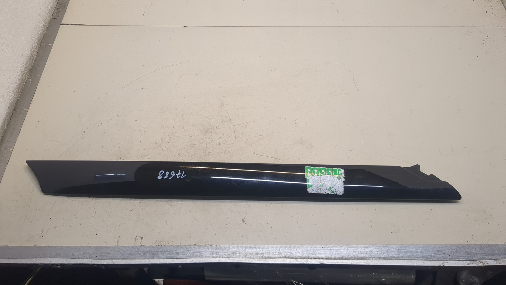 Молдинг лобового стекла